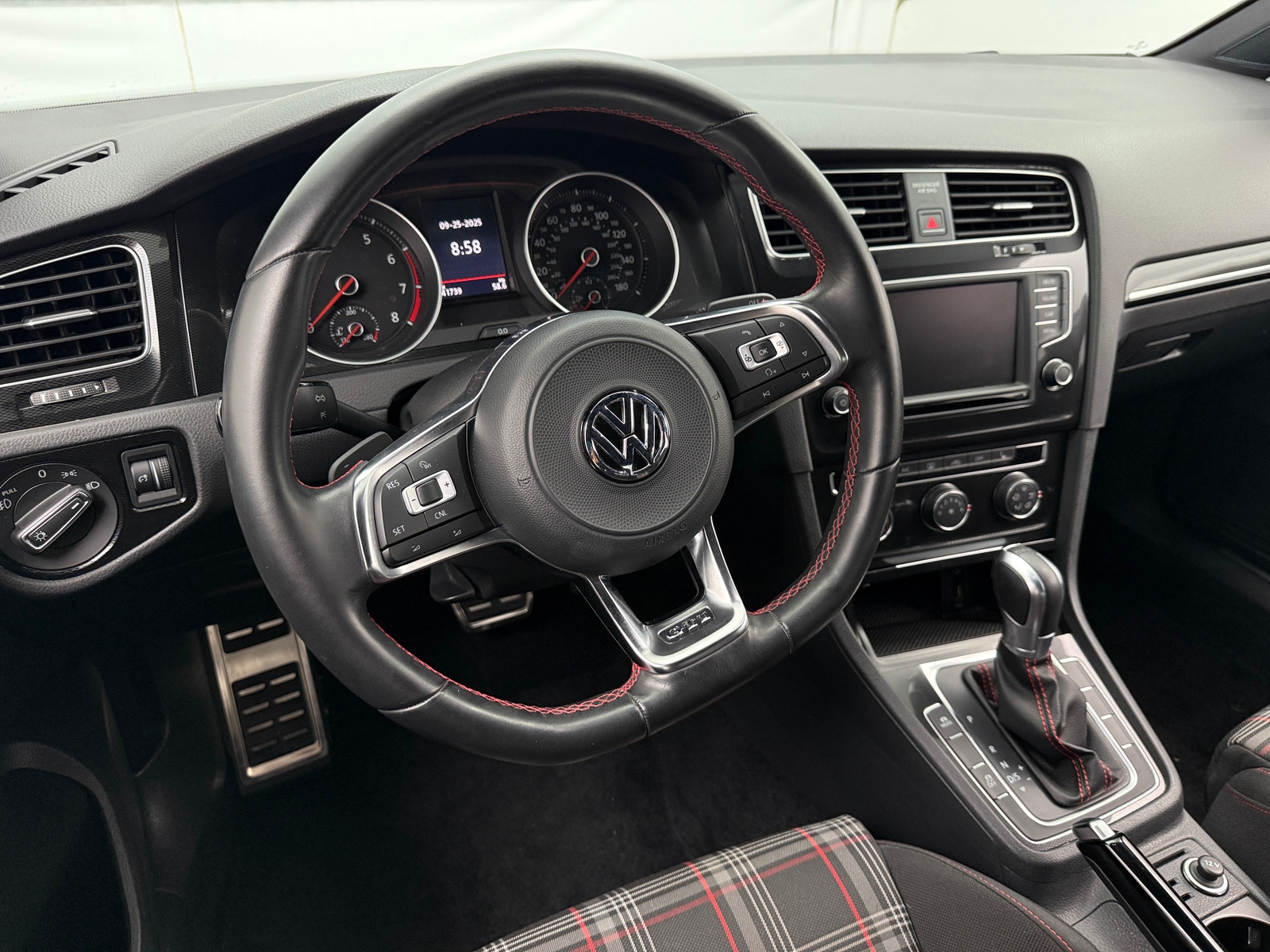 Thumbnail: 2017 Volkswagen Golf - 5