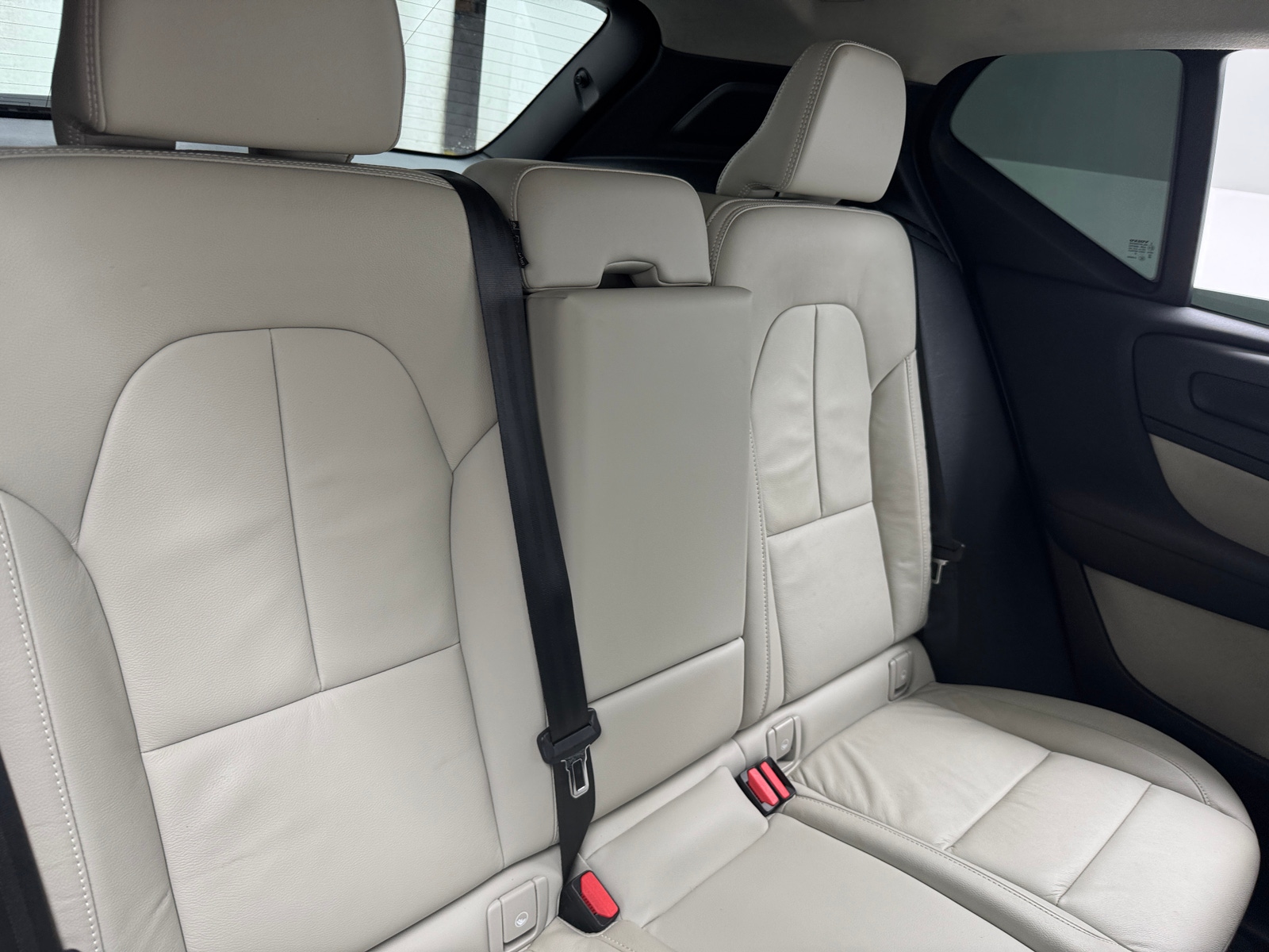 Thumbnail: 2022 Volvo XC40 - 5