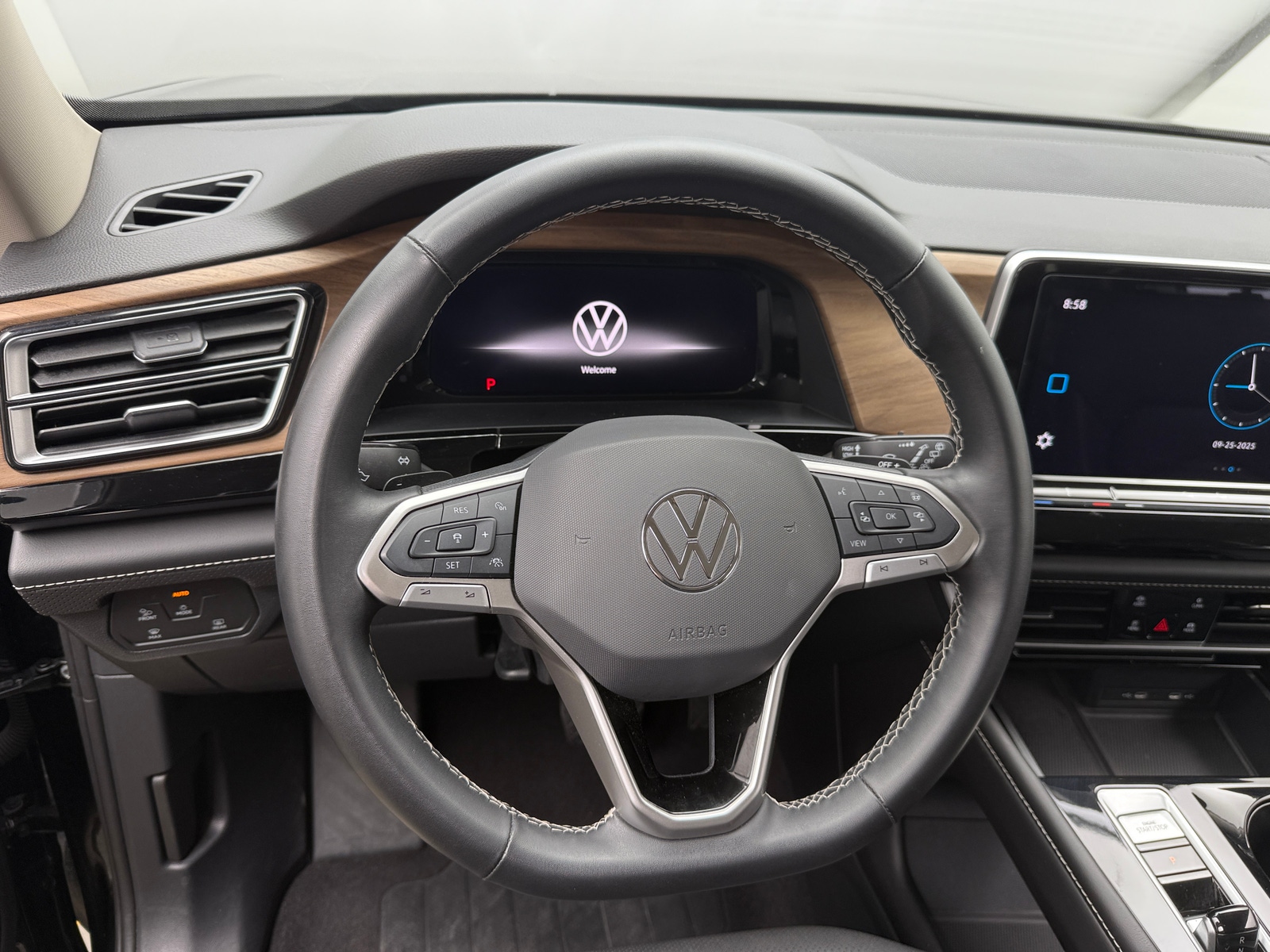 Thumbnail: 2024 Volkswagen Atlas - 4