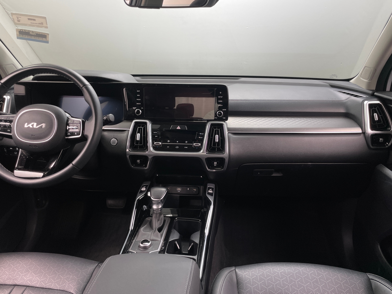 Thumbnail: 2023 Kia Sorento - 2