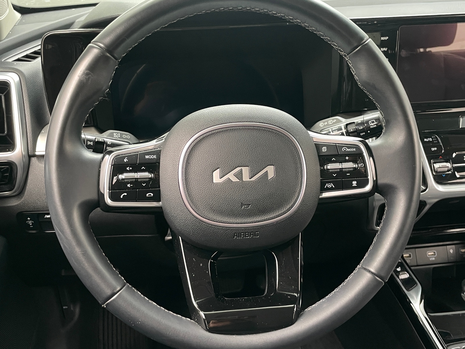 Thumbnail: 2023 Kia Sorento - 4