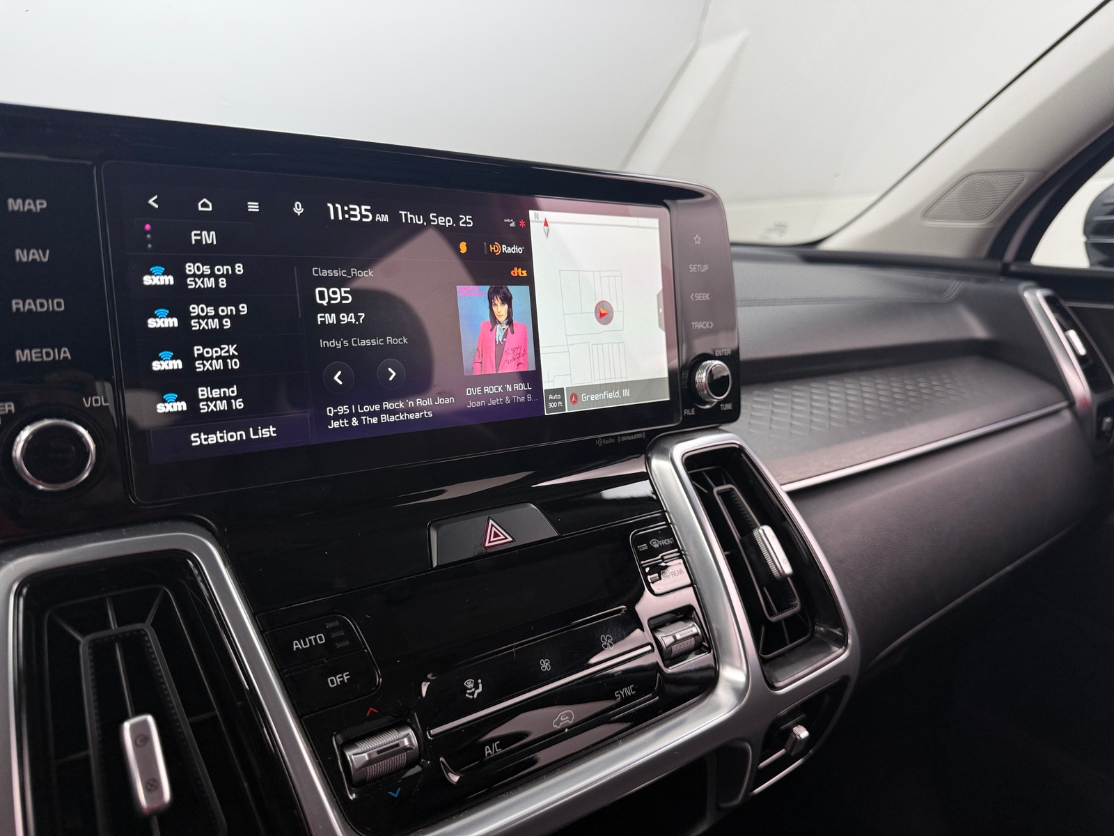 Thumbnail: 2023 Kia Sorento - 3