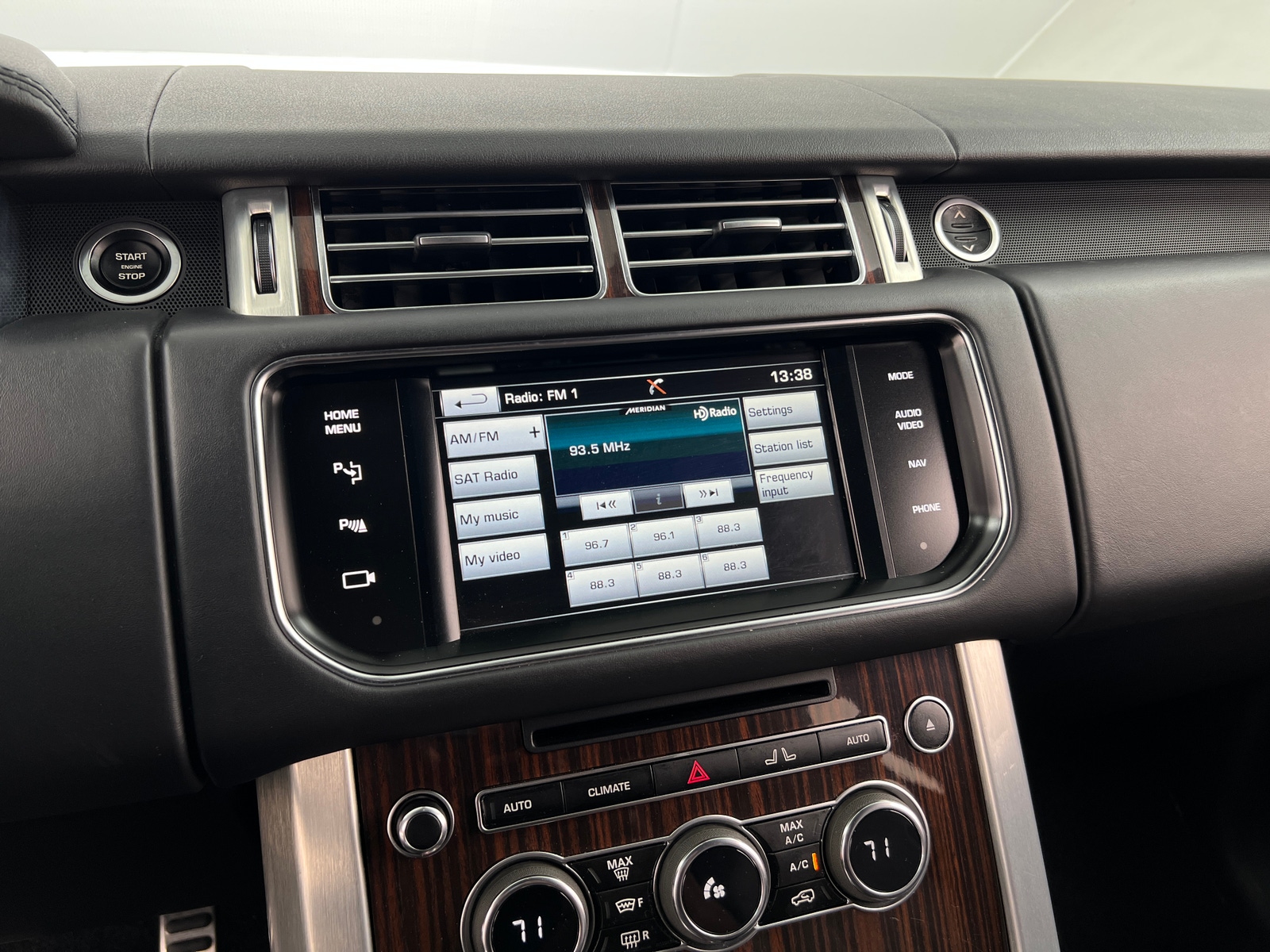 Thumbnail: 2015 Land Rover Range Rover - 3