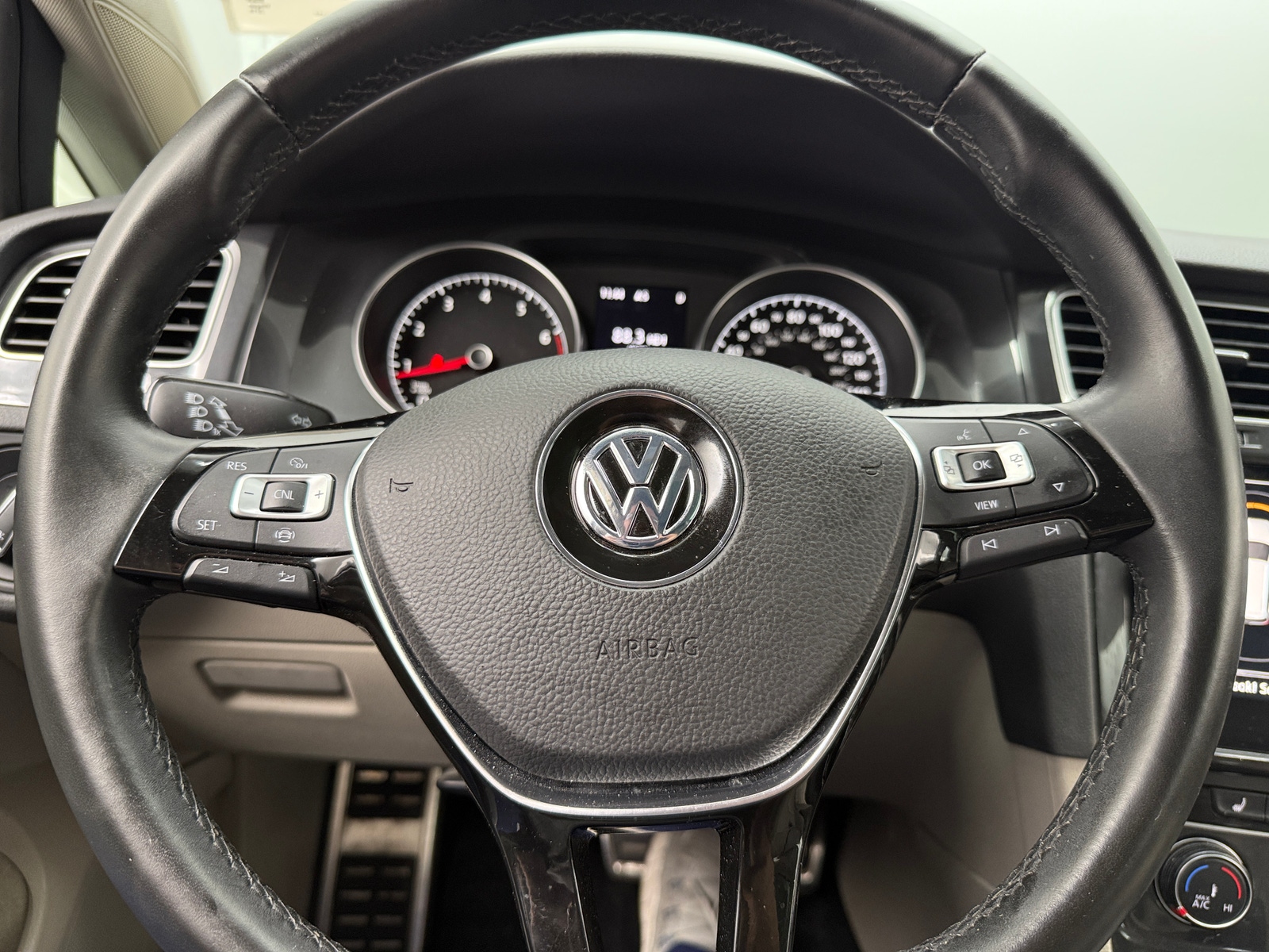 Thumbnail: 2019 Volkswagen Golf - 4