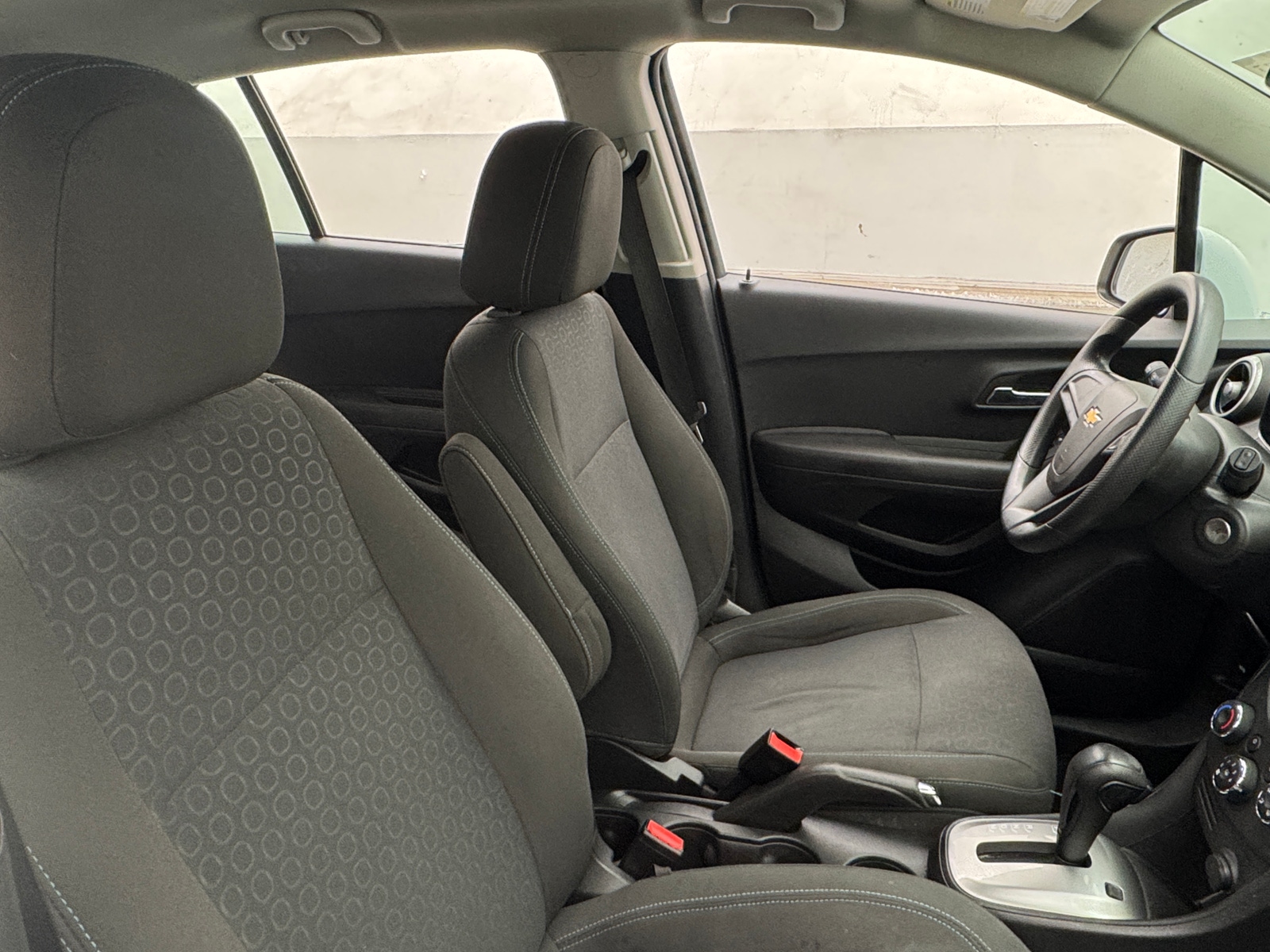 Thumbnail: 2015 Chevrolet Trax - 2