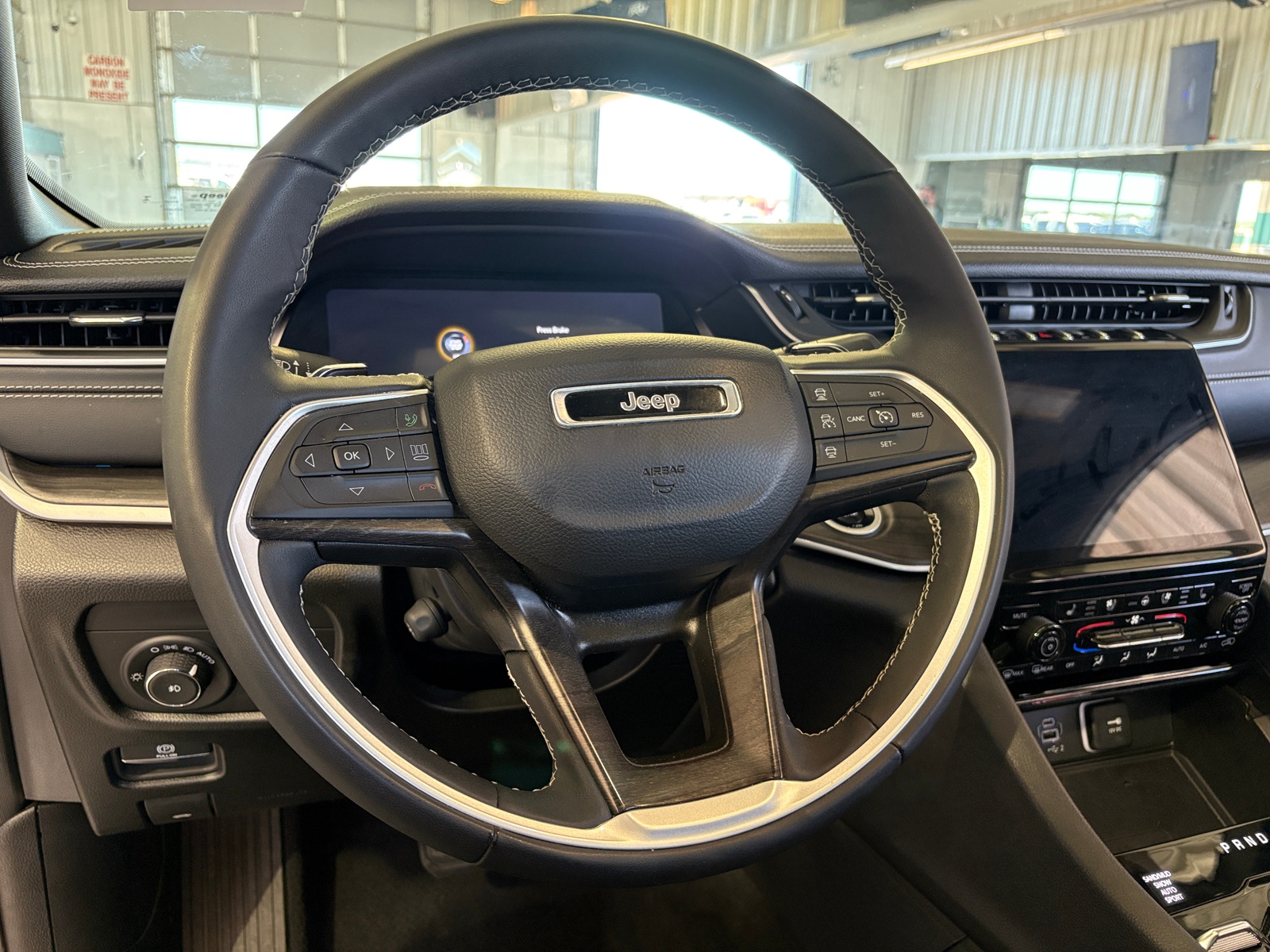 Thumbnail: 2024 Jeep Grand Cherokee L - 5
