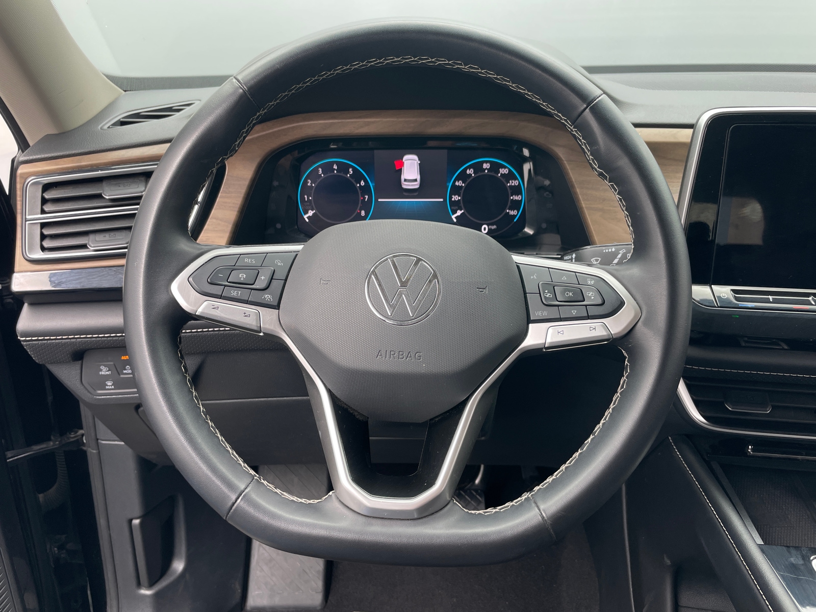 Thumbnail: 2024 Volkswagen Atlas - 4