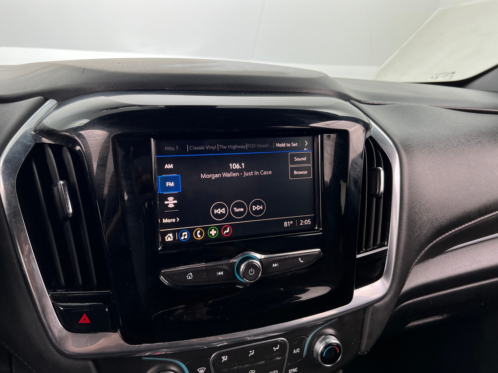 Thumbnail: 2023 Chevrolet Traverse - 4