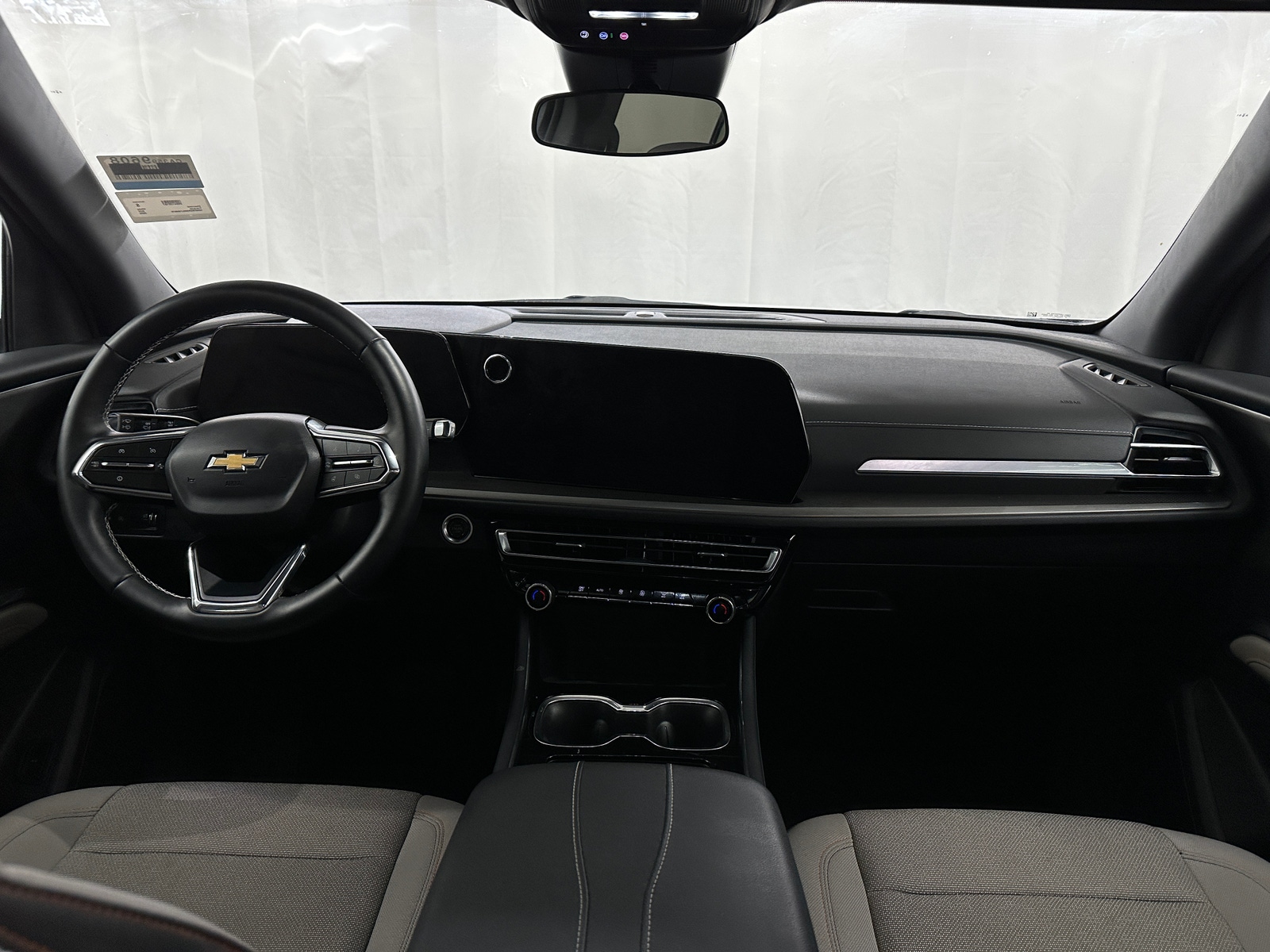 Thumbnail: 2025 Chevrolet Traverse - 3