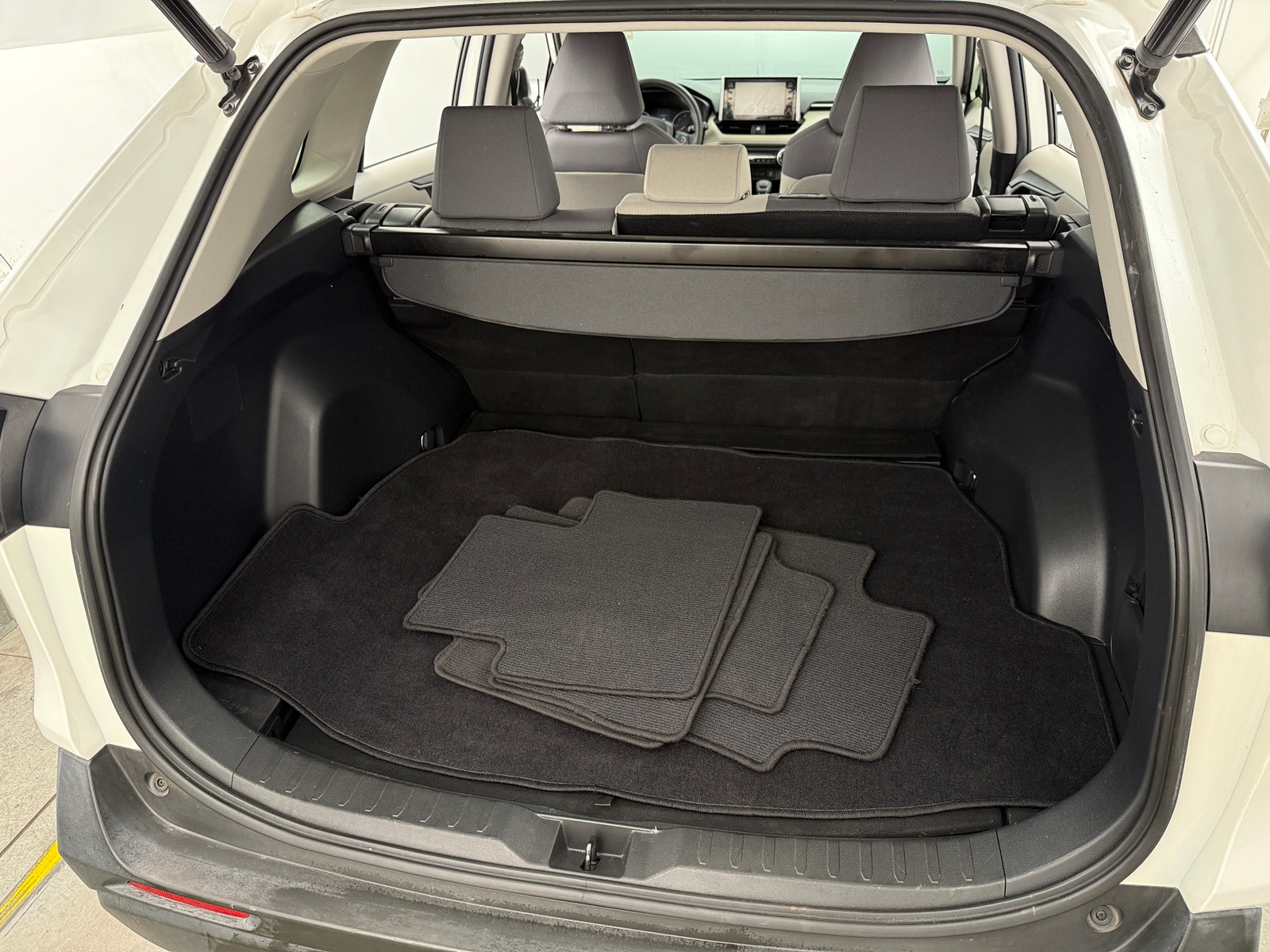 Thumbnail: 2019 Toyota RAV4 - 7