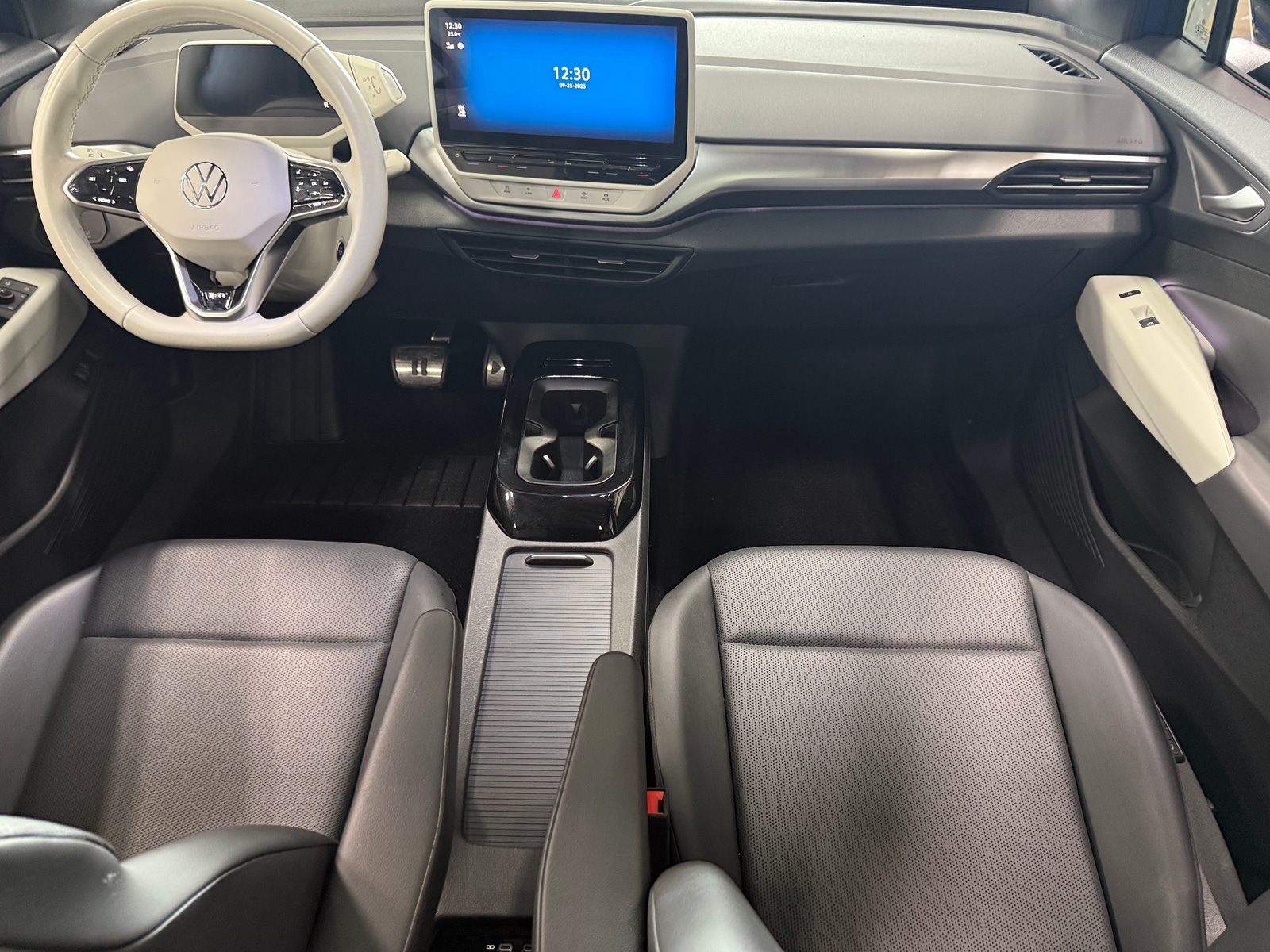Thumbnail: 2021 Volkswagen ID.4 - 2