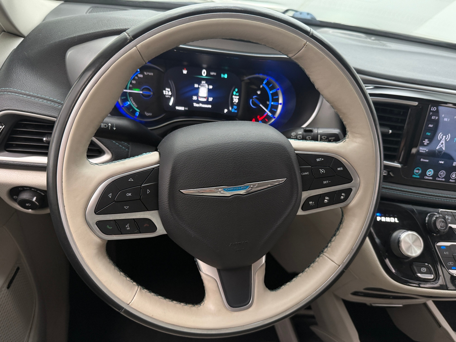 Thumbnail: 2019 Chrysler Pacifica - 4