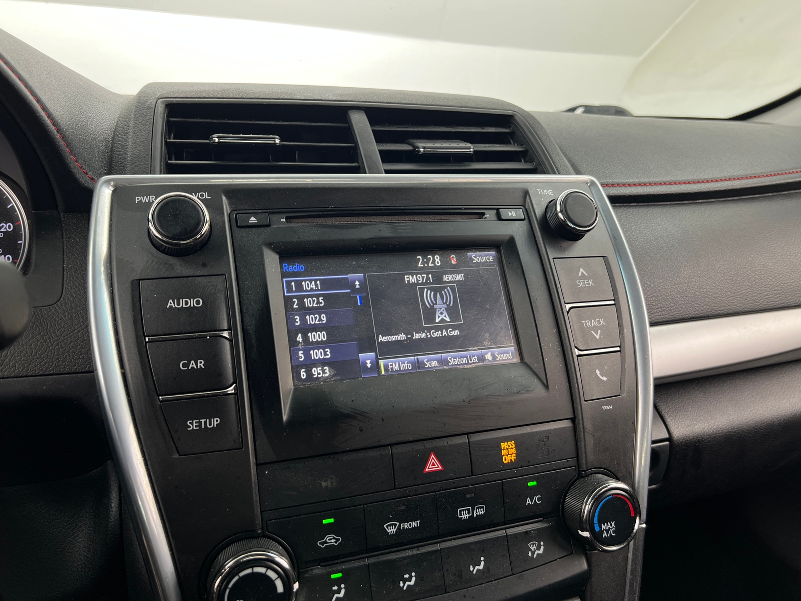Thumbnail: 2017 Toyota Camry - 4
