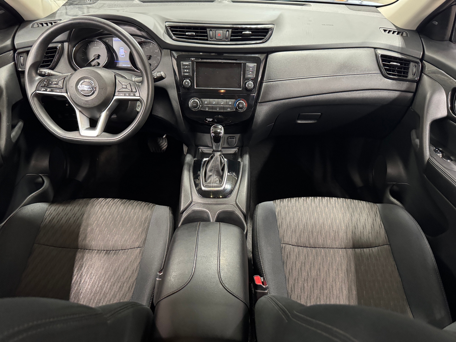 Thumbnail: 2018 Nissan Rogue - 3