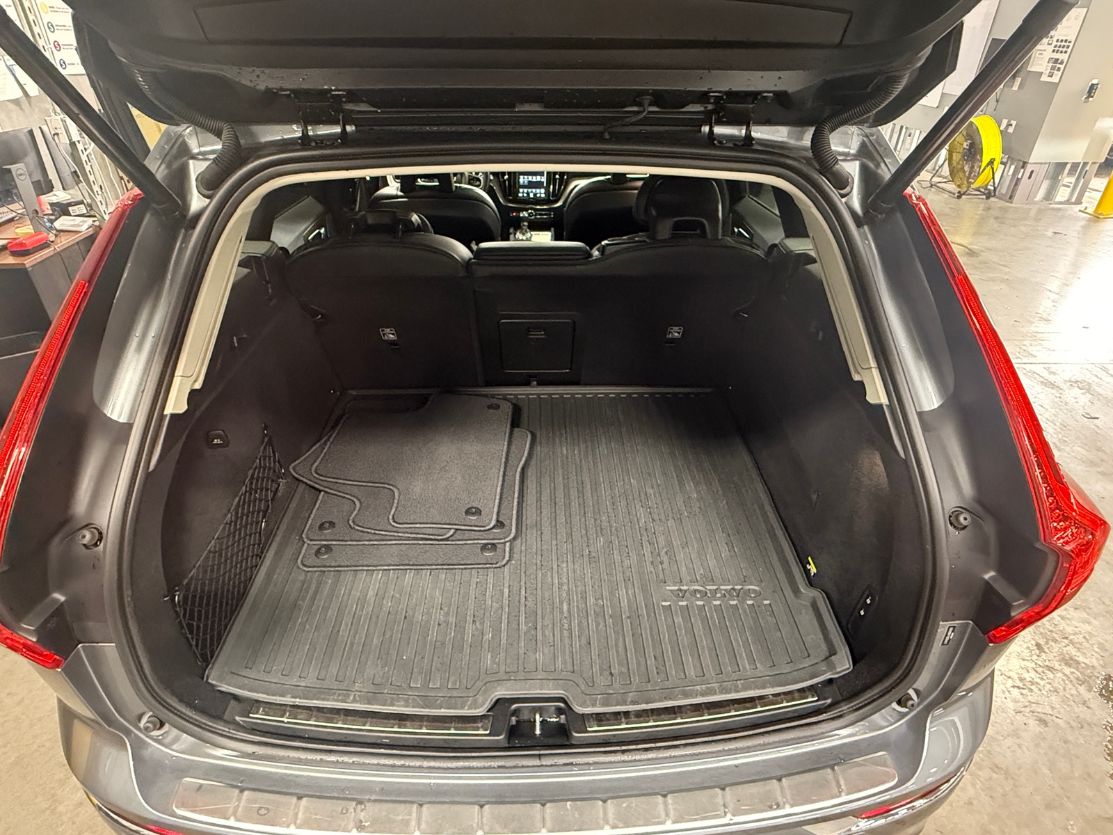 Thumbnail: 2018 Volvo XC60 - 6