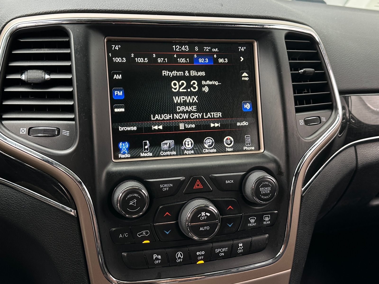 Thumbnail: 2017 Jeep Grand Cherokee - 3
