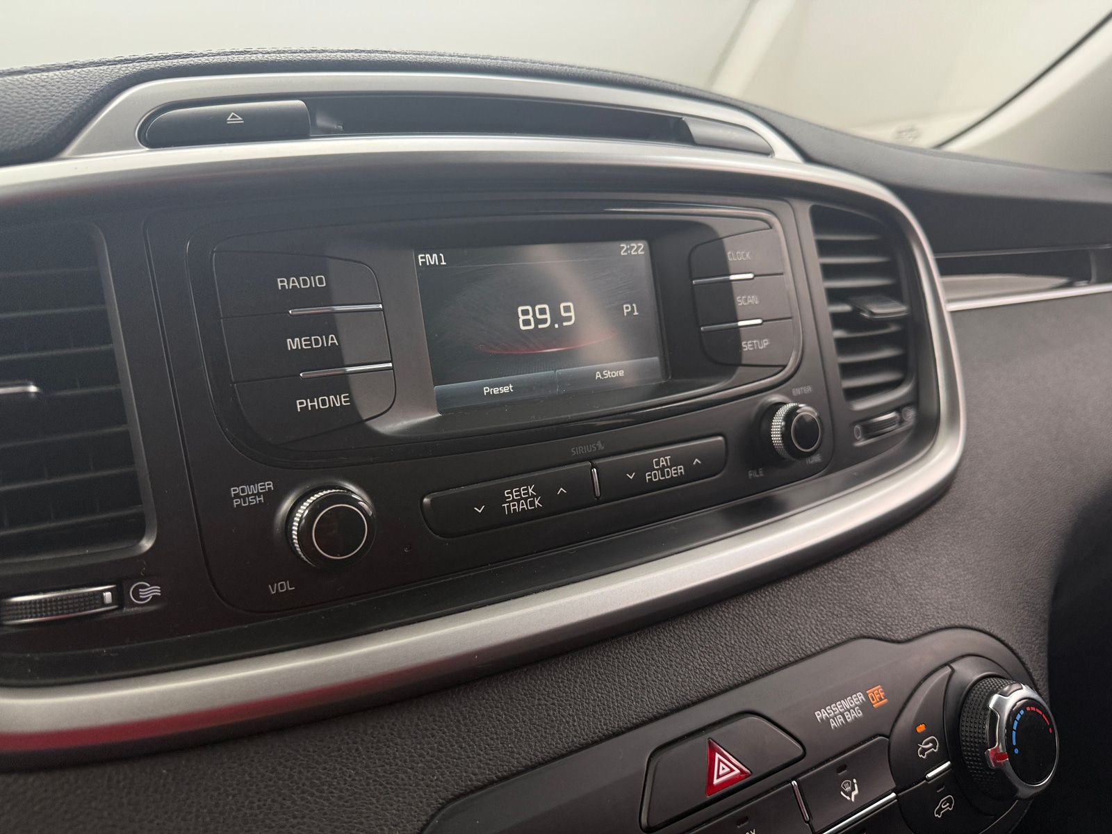 Thumbnail: 2017 Kia Sorento - 4