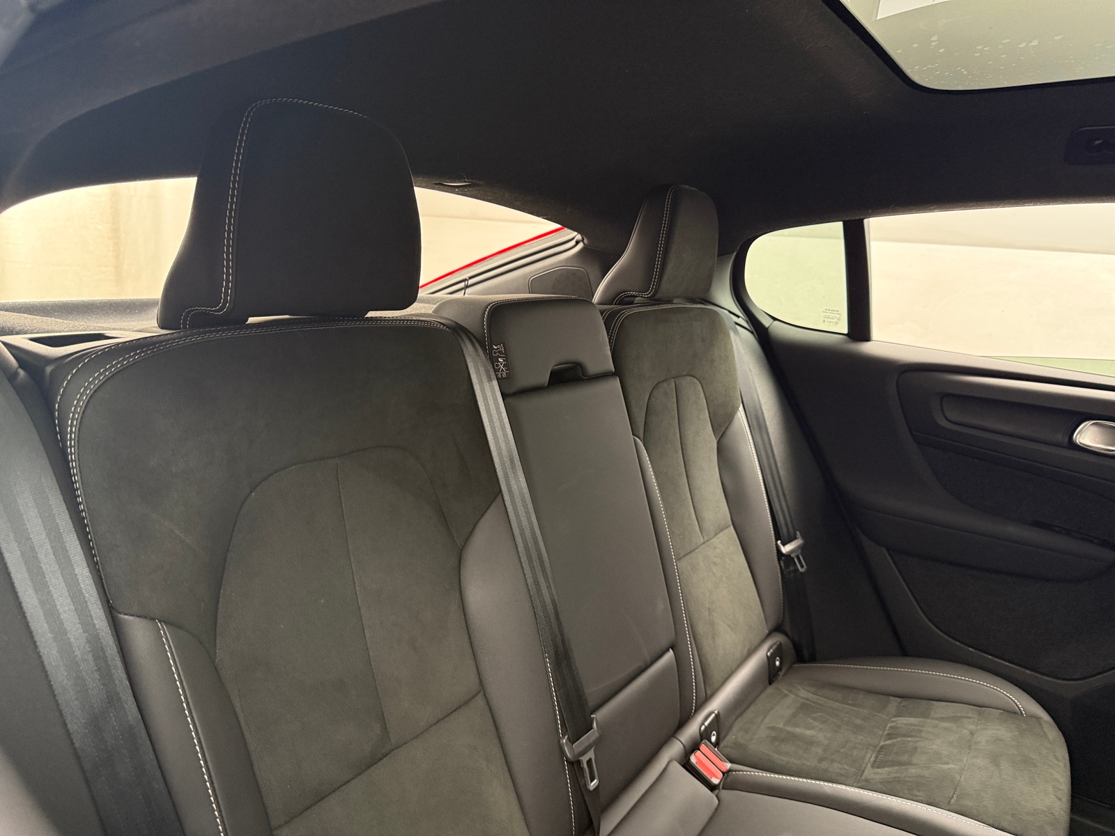 Thumbnail: 2022 Volvo C40 - 6