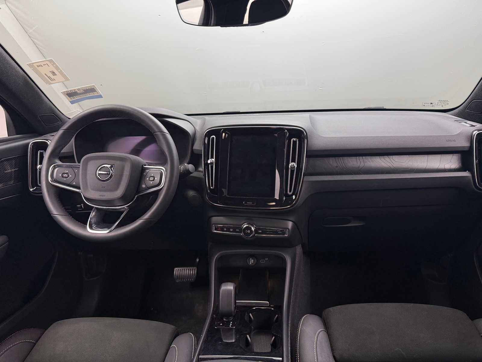 Thumbnail: 2022 Volvo C40 - 3