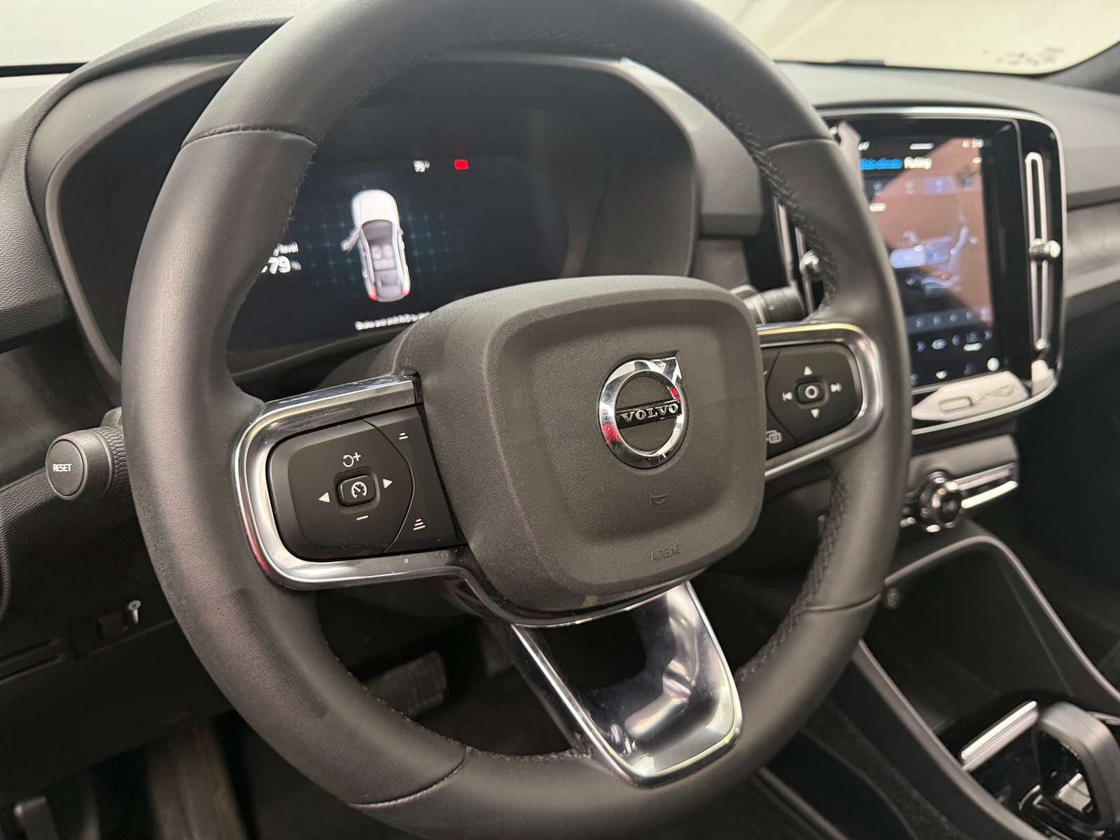 Thumbnail: 2022 Volvo C40 - 5