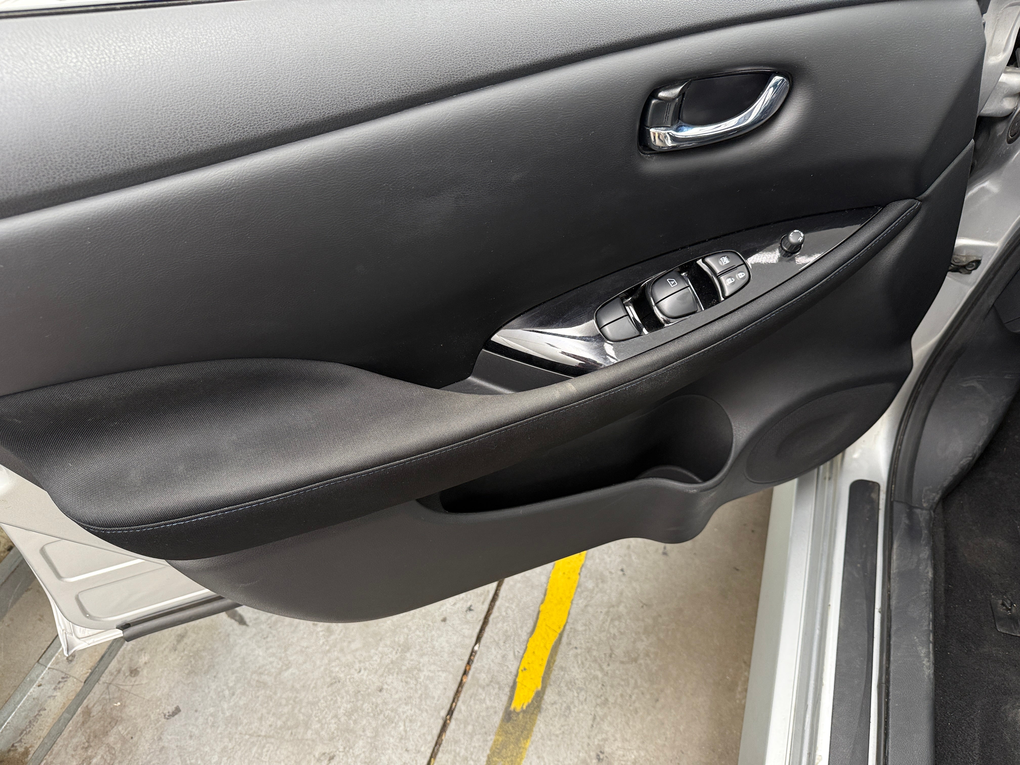 Used 2021 Nissan Leaf SV with VIN 1N4AZ1CV2MC556361 for sale in Oak Creek, WI