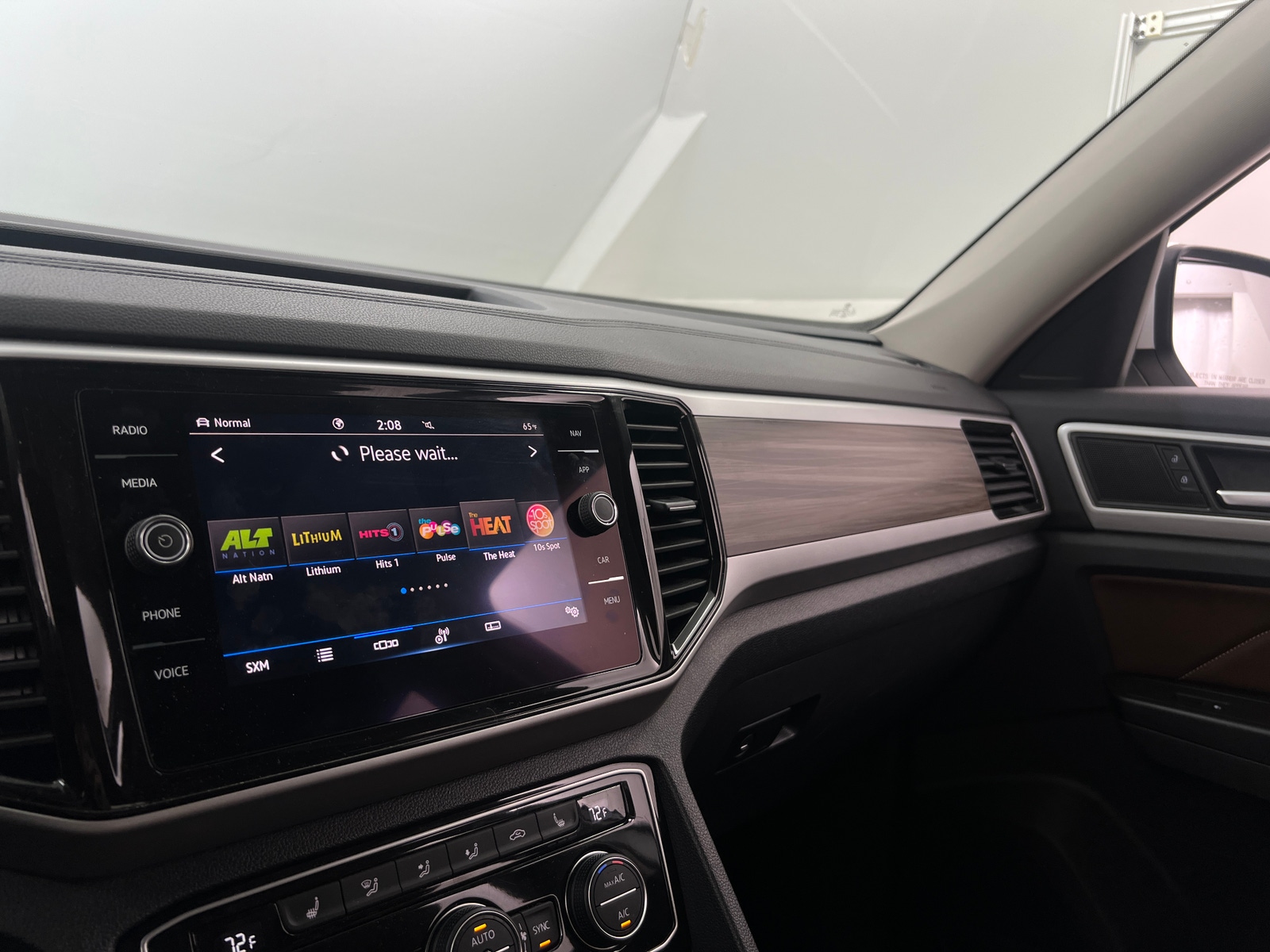 Thumbnail: 2021 Volkswagen Atlas - 3