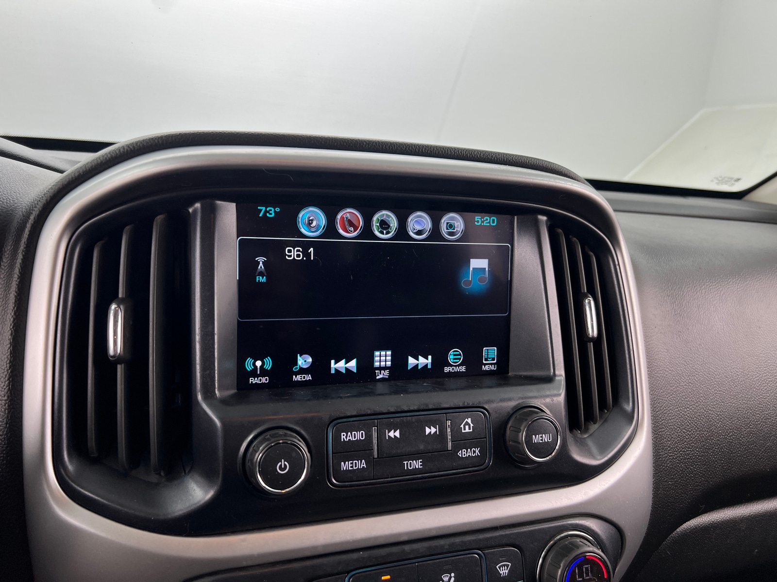 Thumbnail: 2018 Chevrolet Colorado - 3
