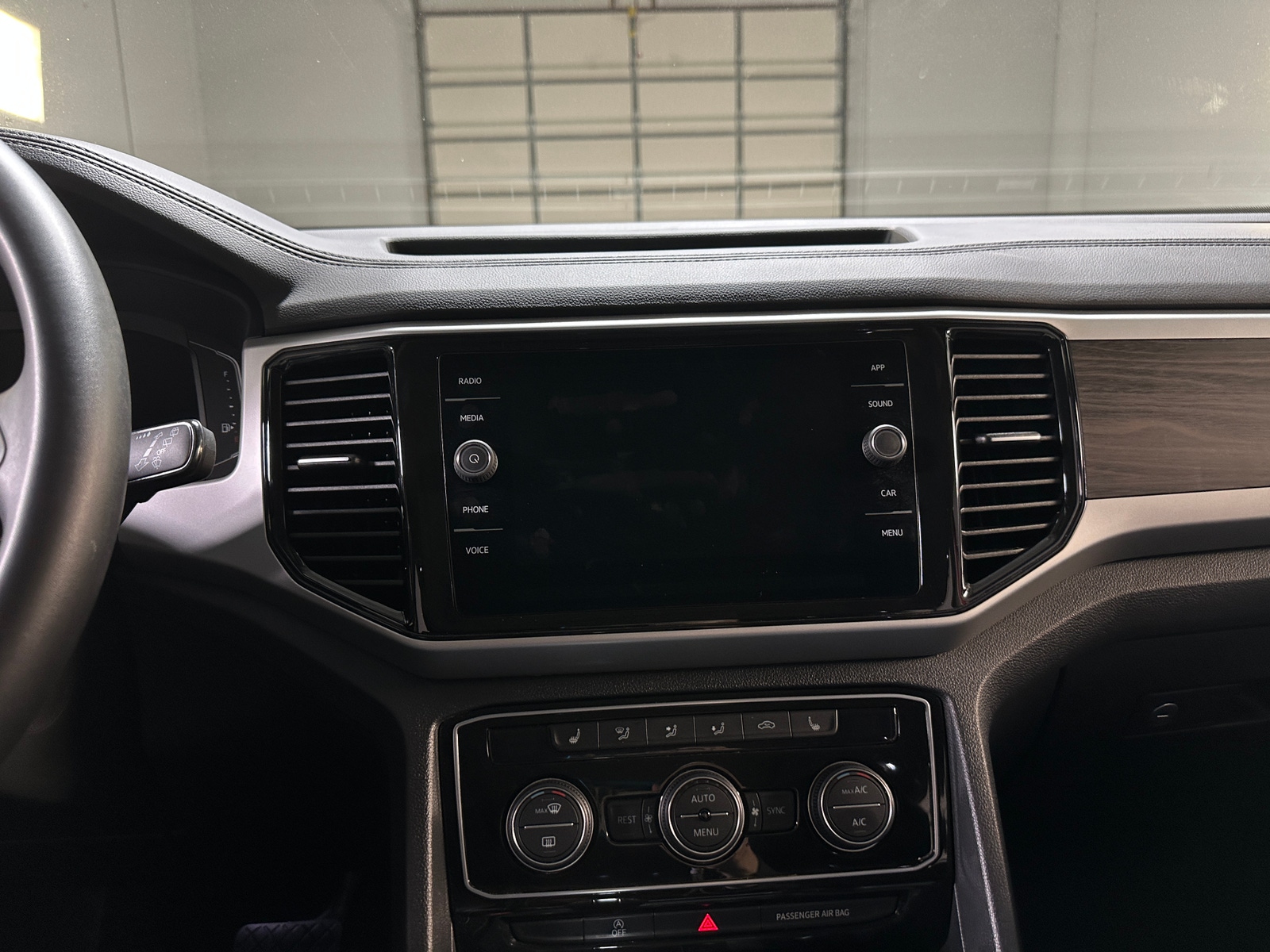 Thumbnail: 2022 Volkswagen Atlas - 3