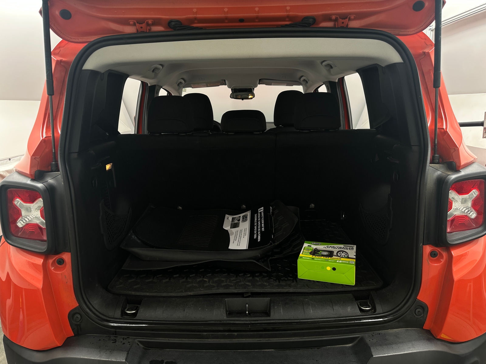 Thumbnail: 2018 Jeep Renegade - 7