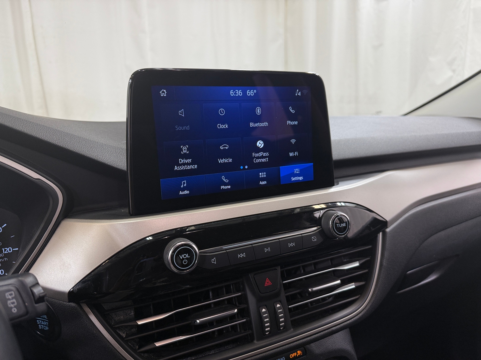 Thumbnail: 2022 Ford Escape - 3