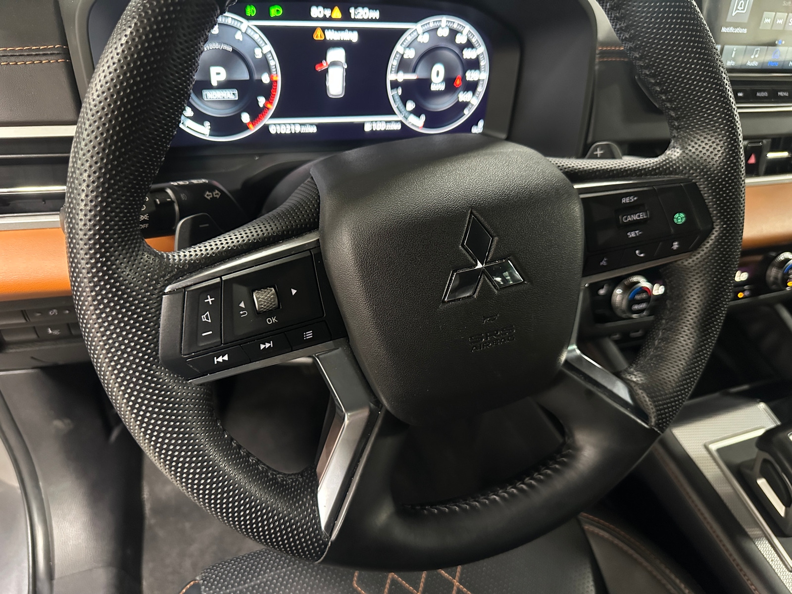 Thumbnail: 2023 Mitsubishi Outlander - 4
