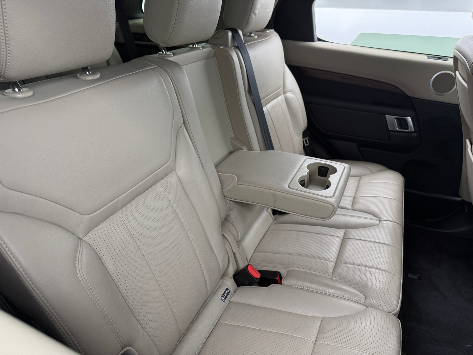 Thumbnail: 2020 Land Rover Discovery - 5