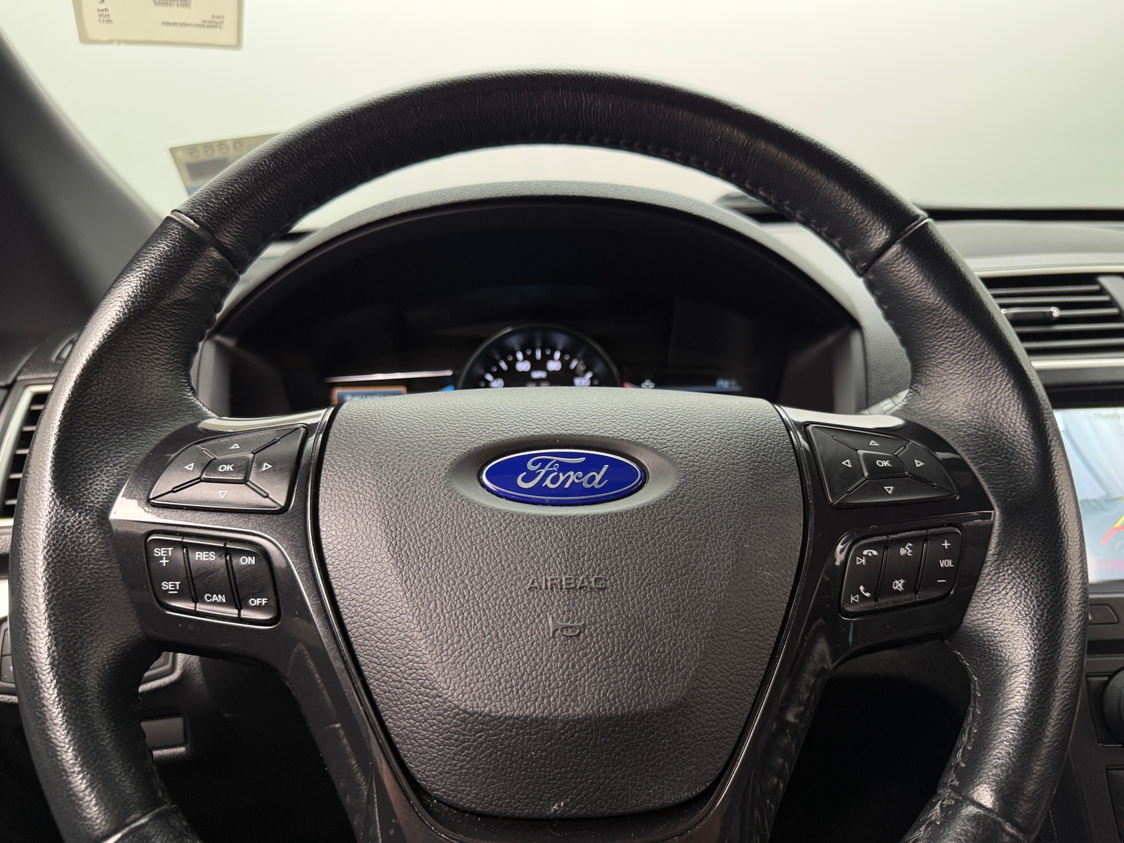Thumbnail: 2017 Ford Explorer - 4