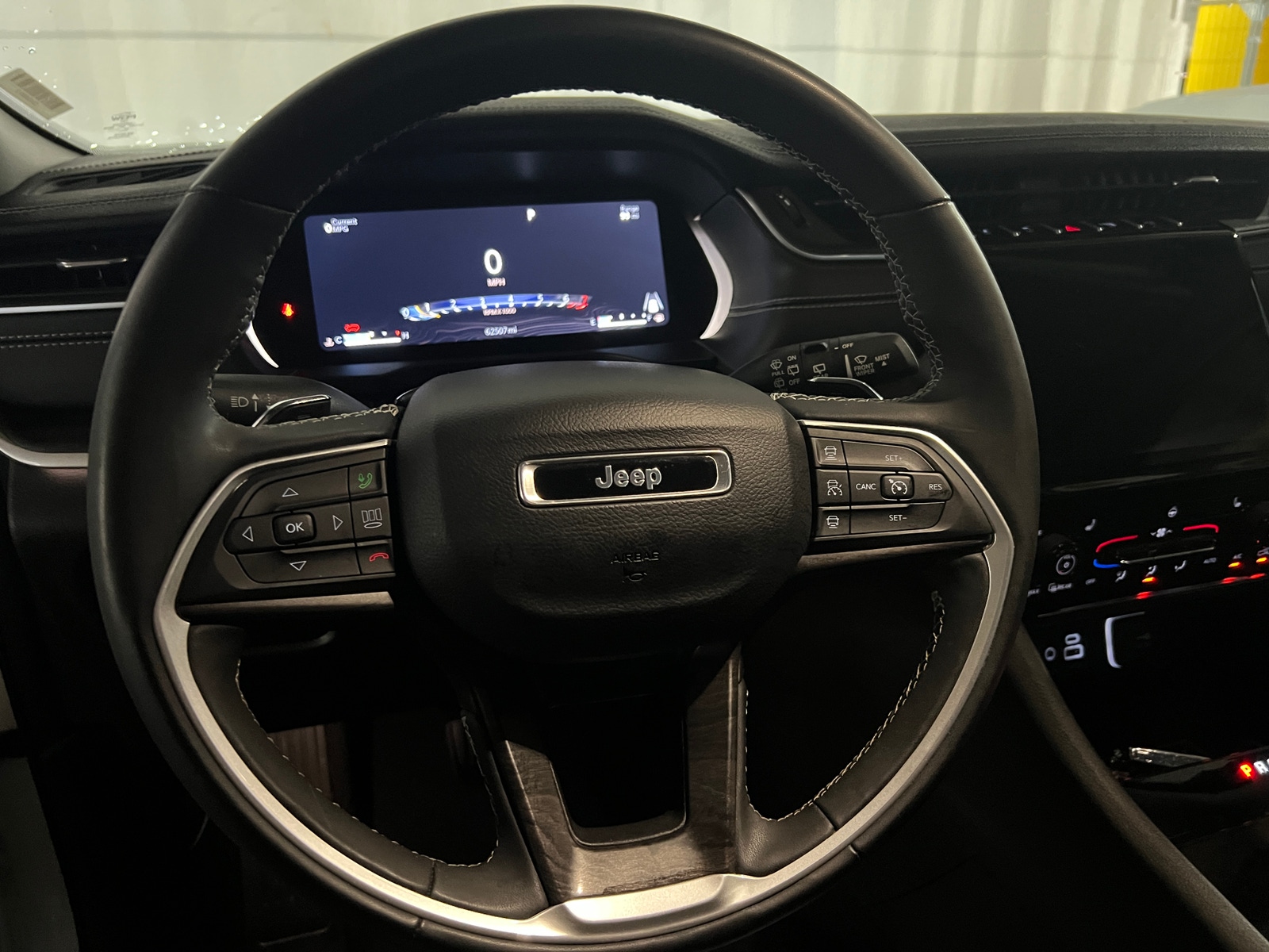 Thumbnail: 2023 Jeep Grand Cherokee L - 4