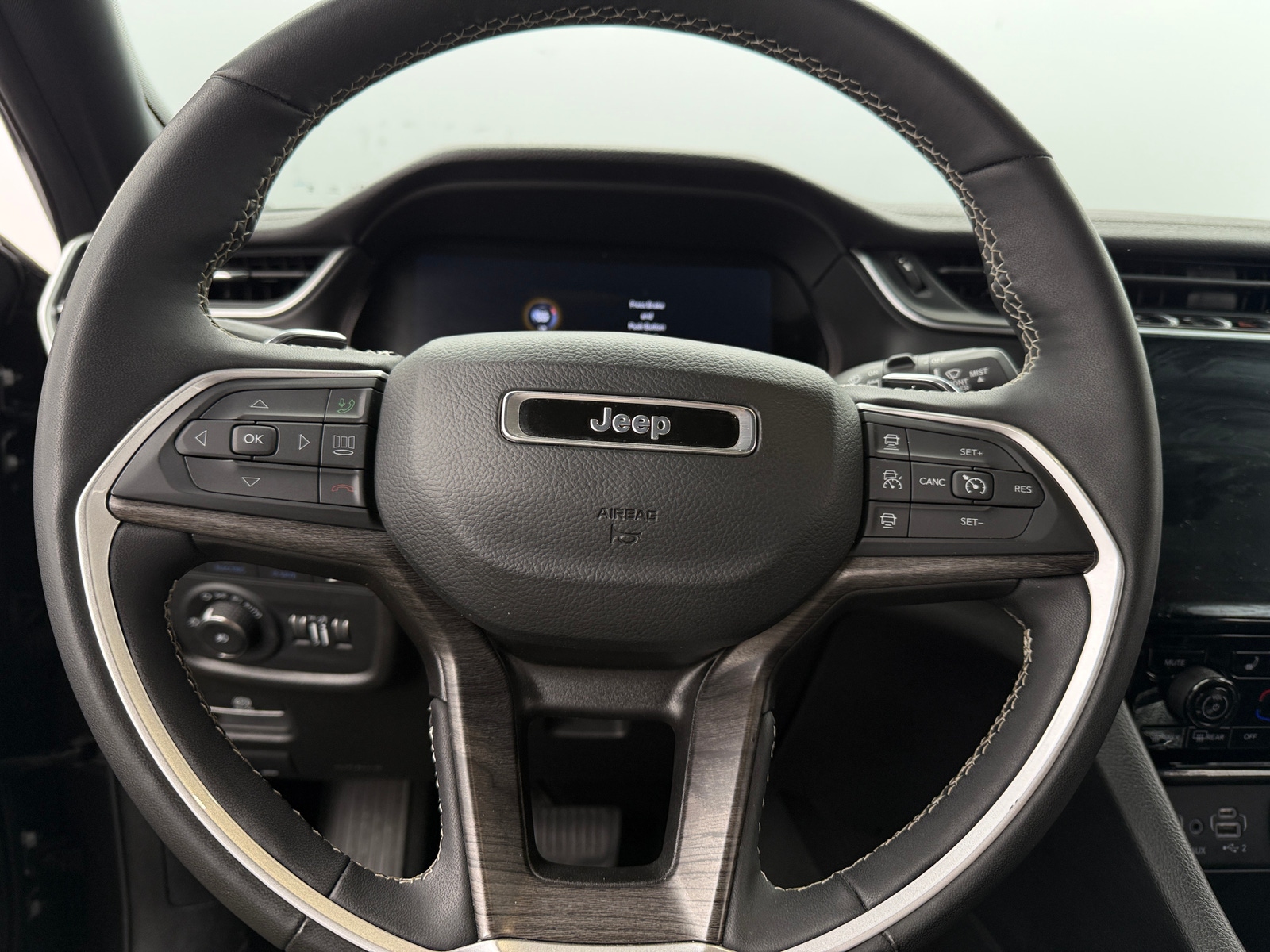 Thumbnail: 2024 Jeep Grand Cherokee - 4