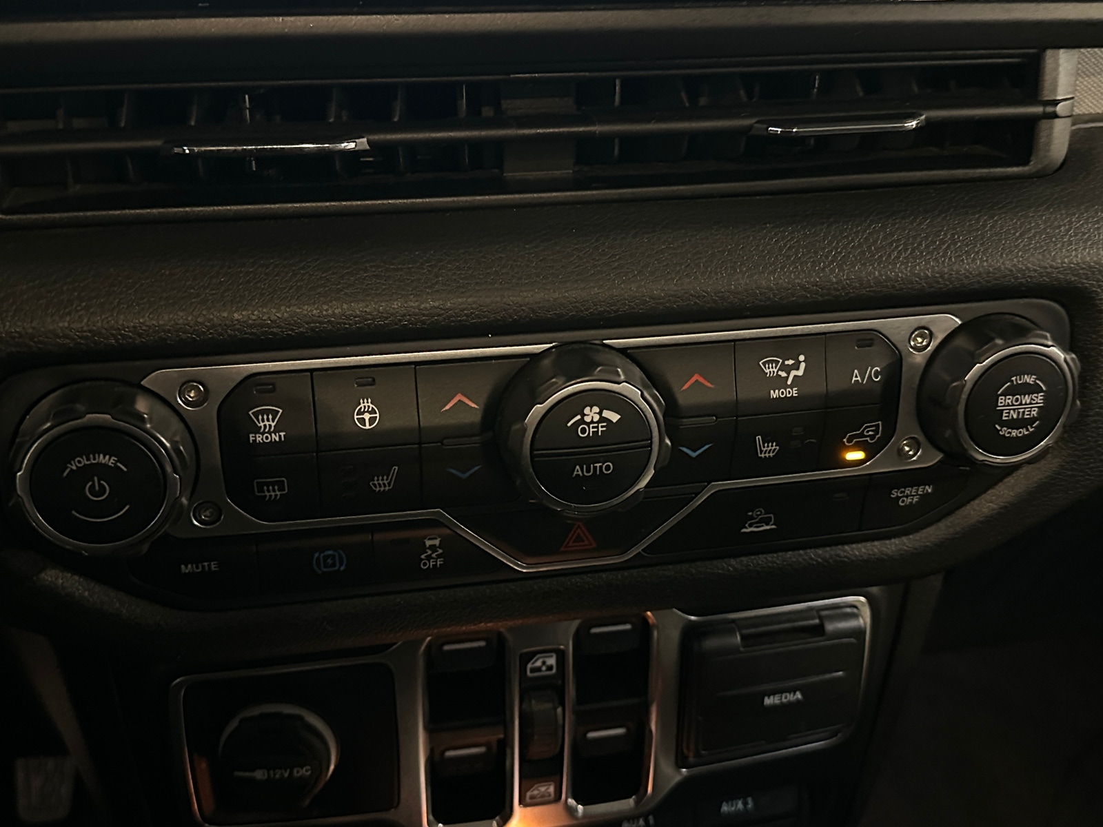 Thumbnail: 2025 Jeep Wrangler - 4