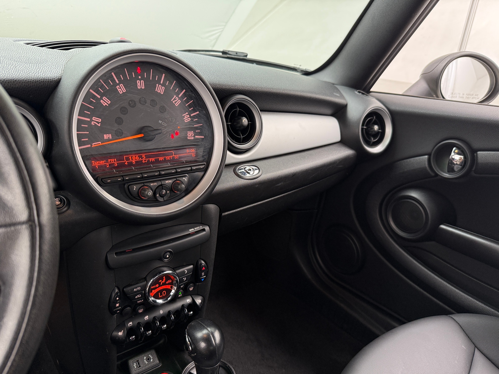 Thumbnail: 2015 MINI Cooper Convertible - 4