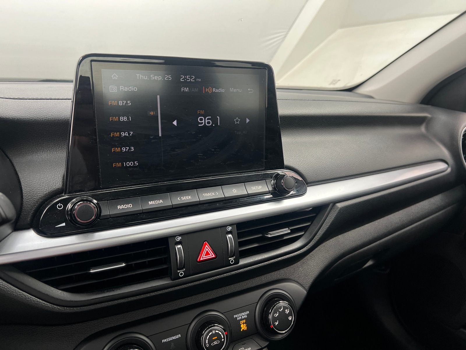 Thumbnail: 2023 Kia Forte - 4