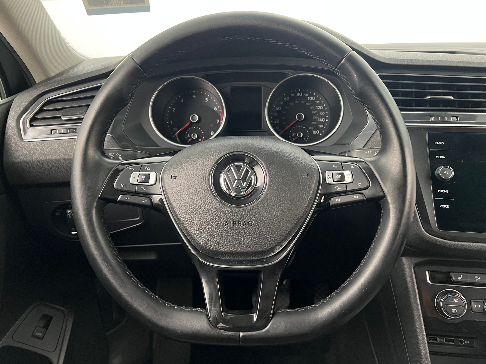 Thumbnail: 2018 Volkswagen Tiguan - 5