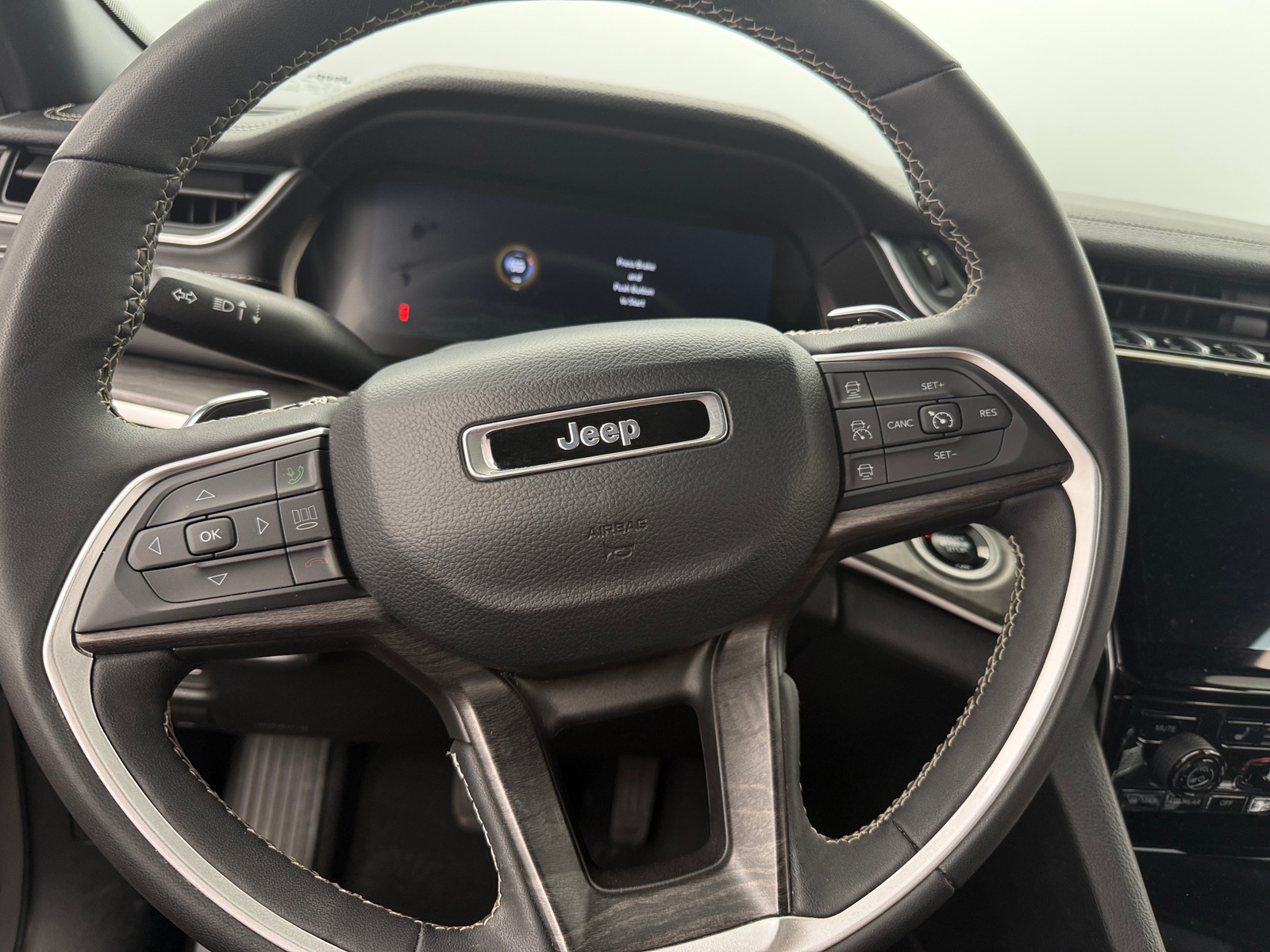 Thumbnail: 2024 Jeep Grand Cherokee - 4