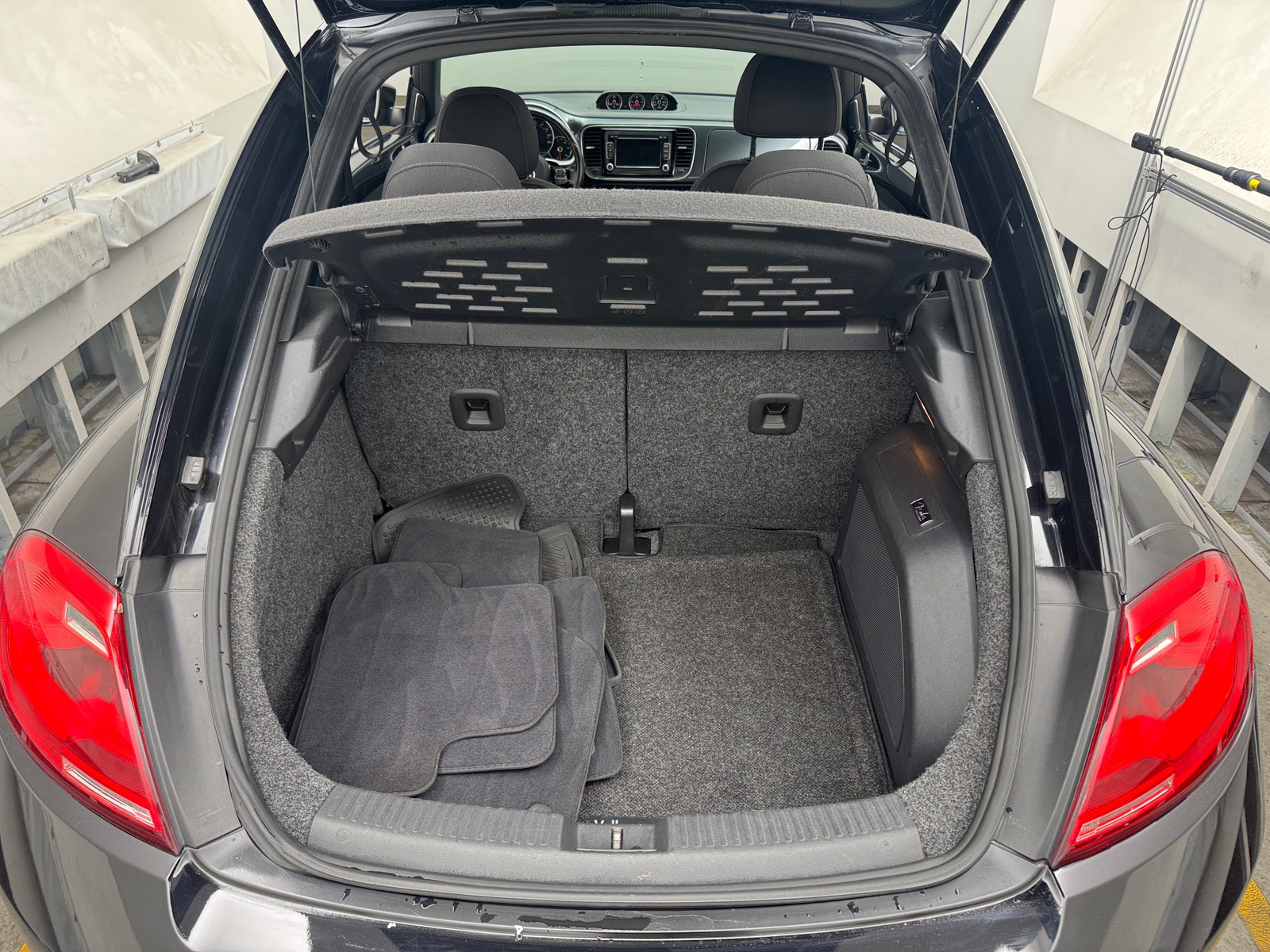 Thumbnail: 2012 Volkswagen Beetle - 7