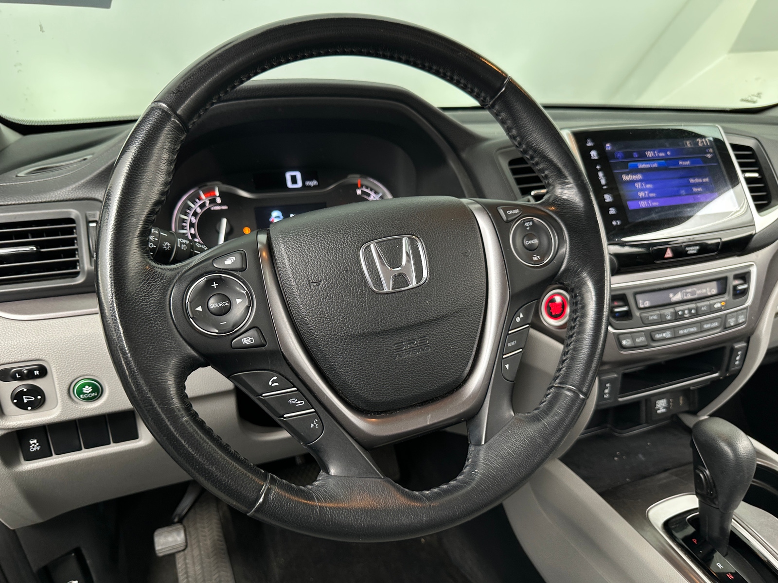Thumbnail: 2017 Honda Pilot - 4