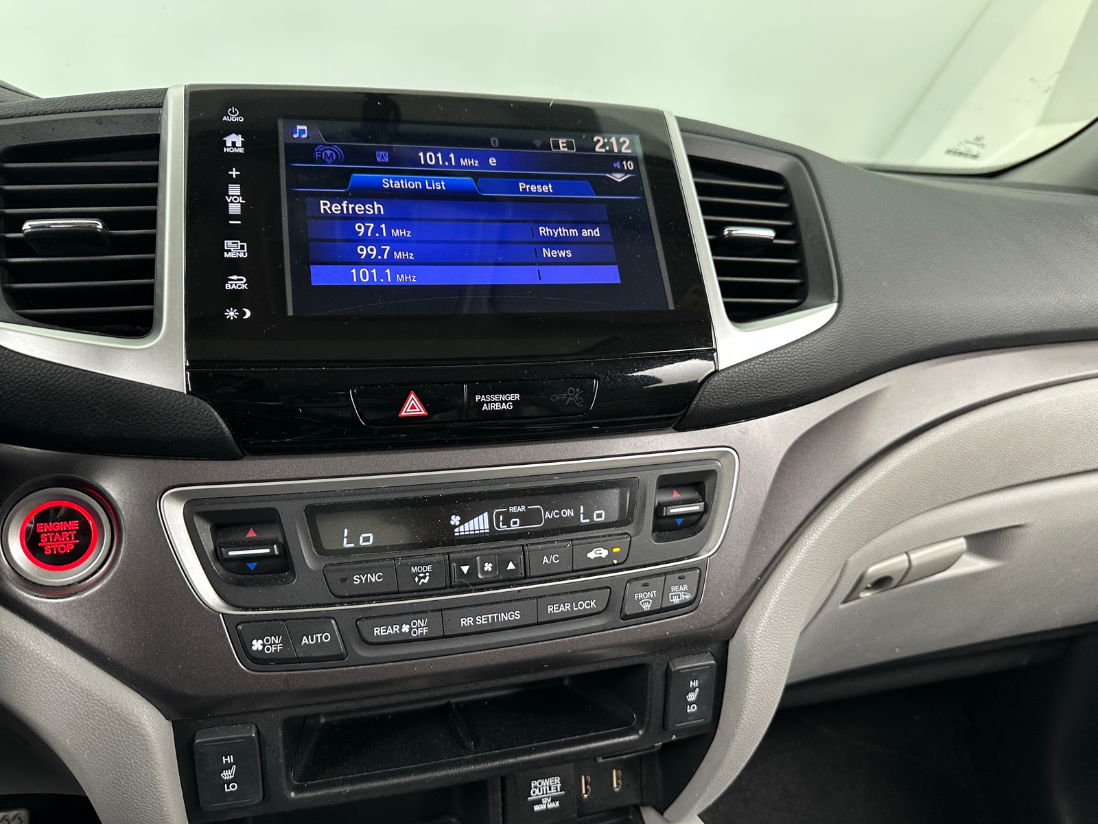 Thumbnail: 2017 Honda Pilot - 3