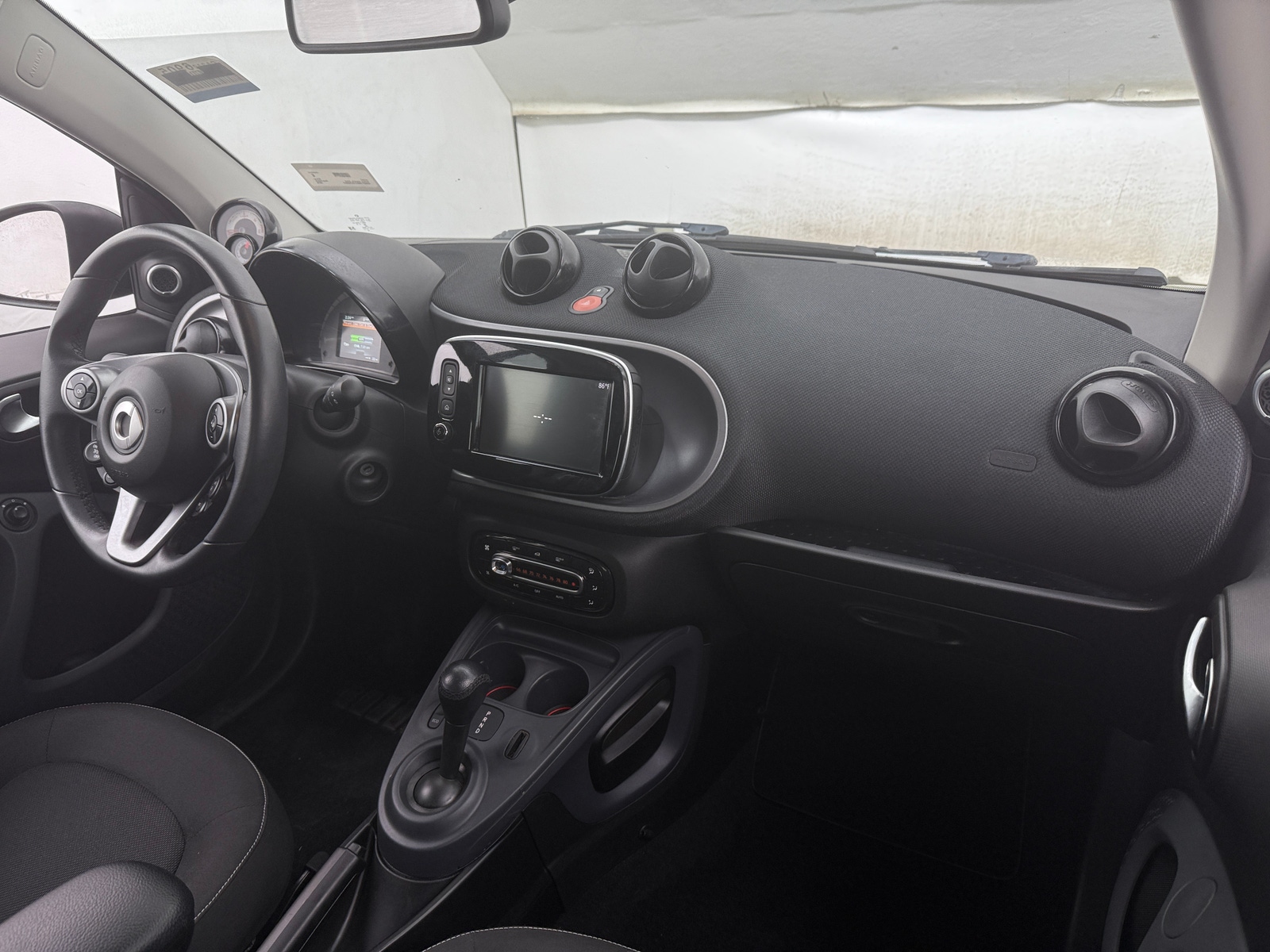 Thumbnail: 2018 smart fortwo - 3