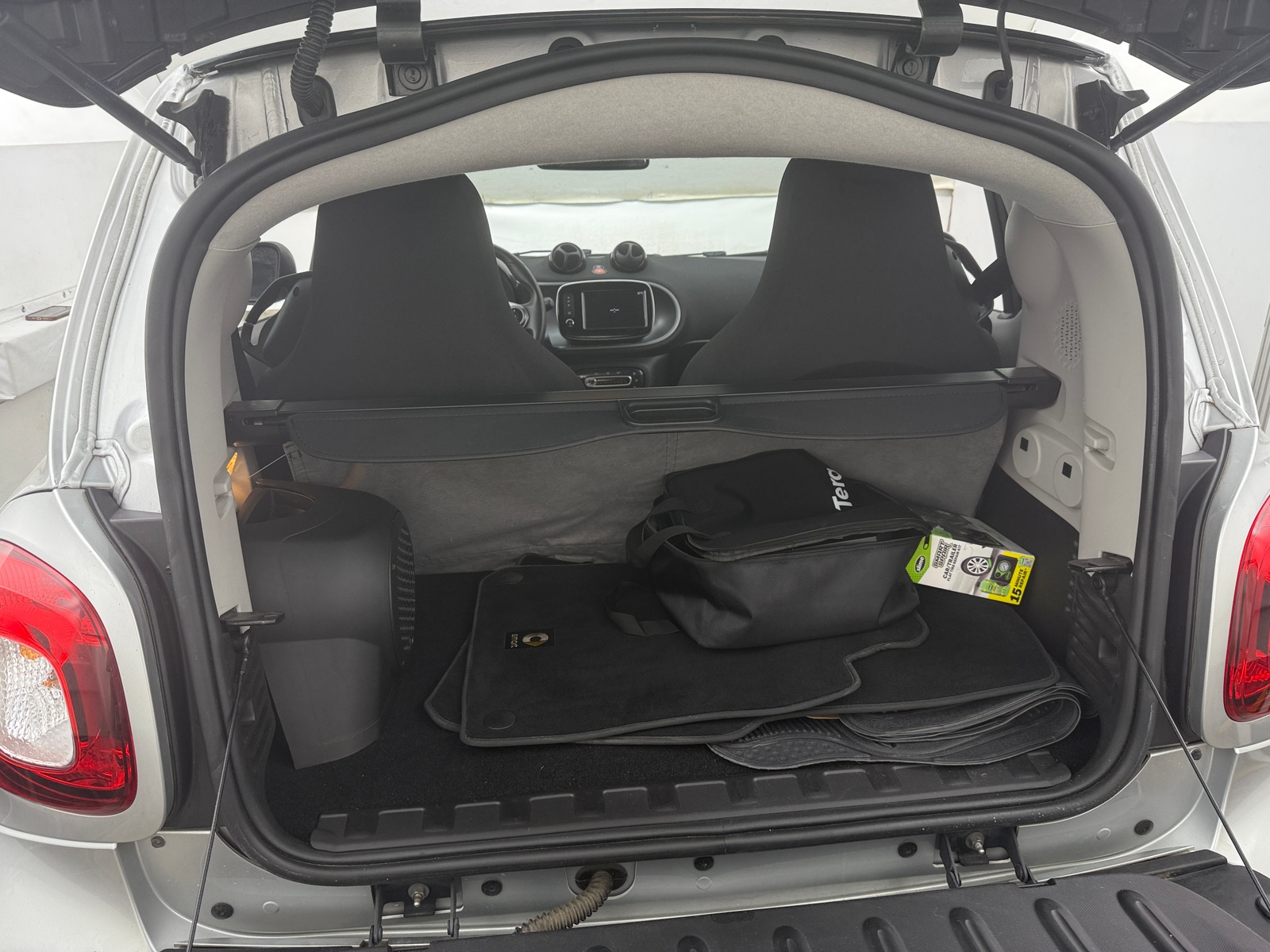Thumbnail: 2018 smart fortwo - 6