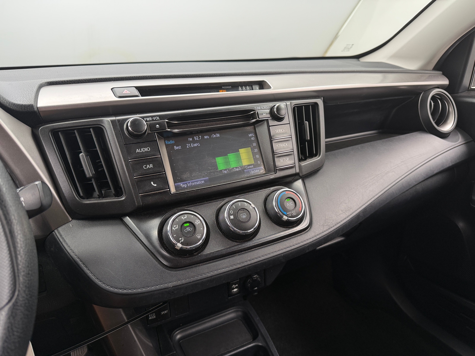 Thumbnail: 2018 Toyota RAV4 - 4