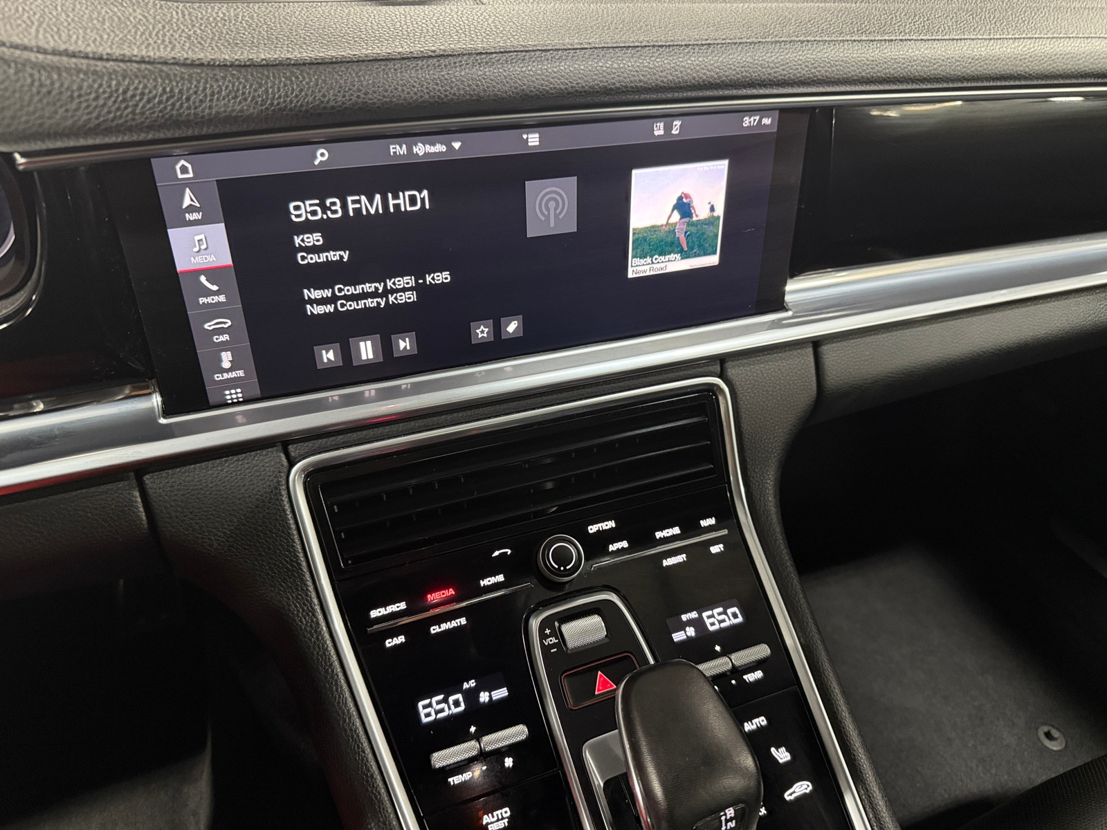 Thumbnail: 2018 Porsche Panamera - 3