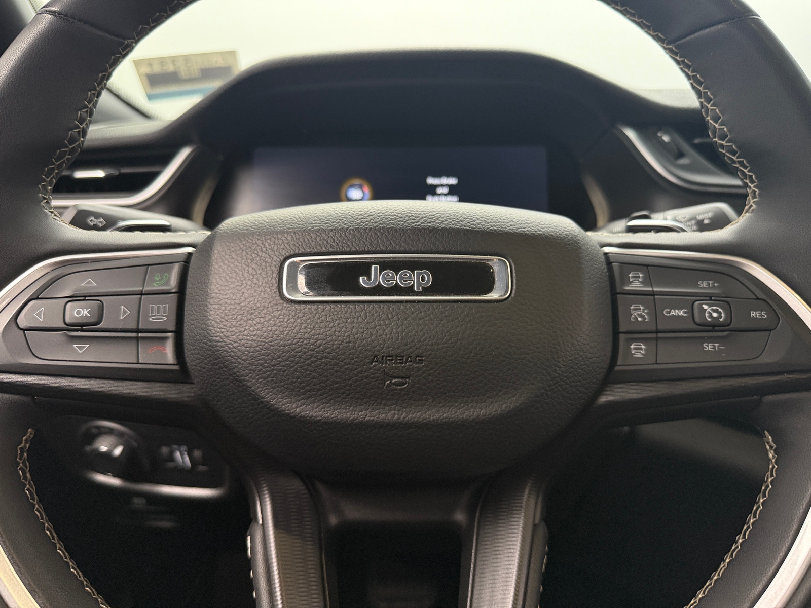 Thumbnail: 2024 Jeep Grand Cherokee L - 4