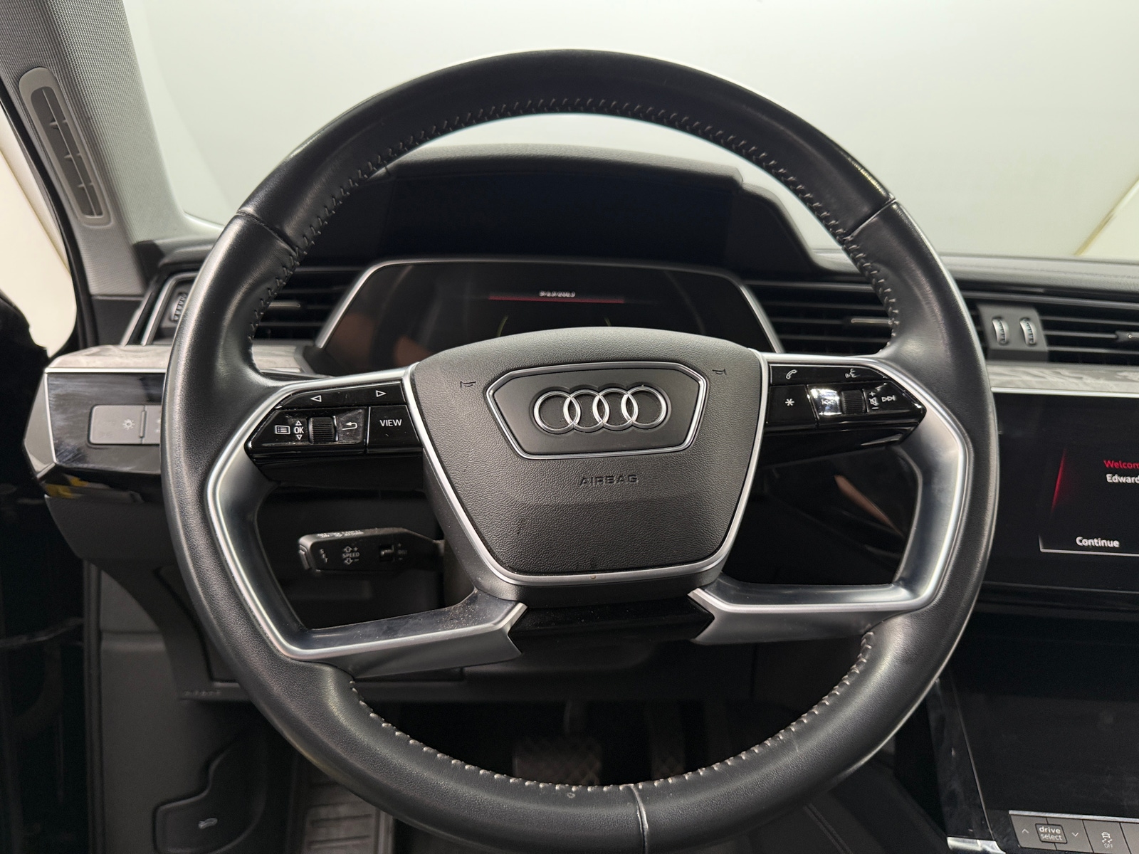 Thumbnail: 2021 Audi e-tron - 4