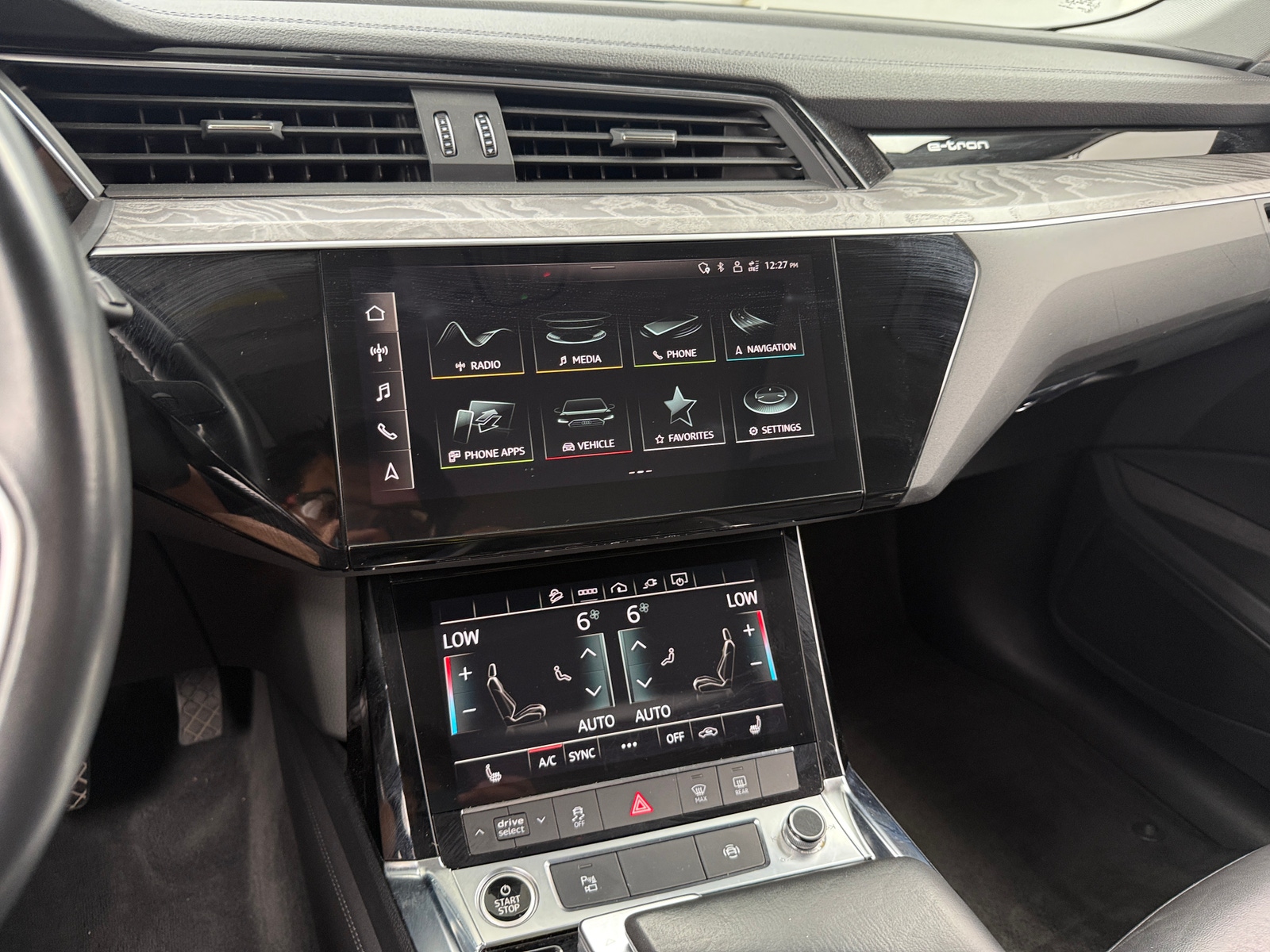 Thumbnail: 2021 Audi e-tron - 3
